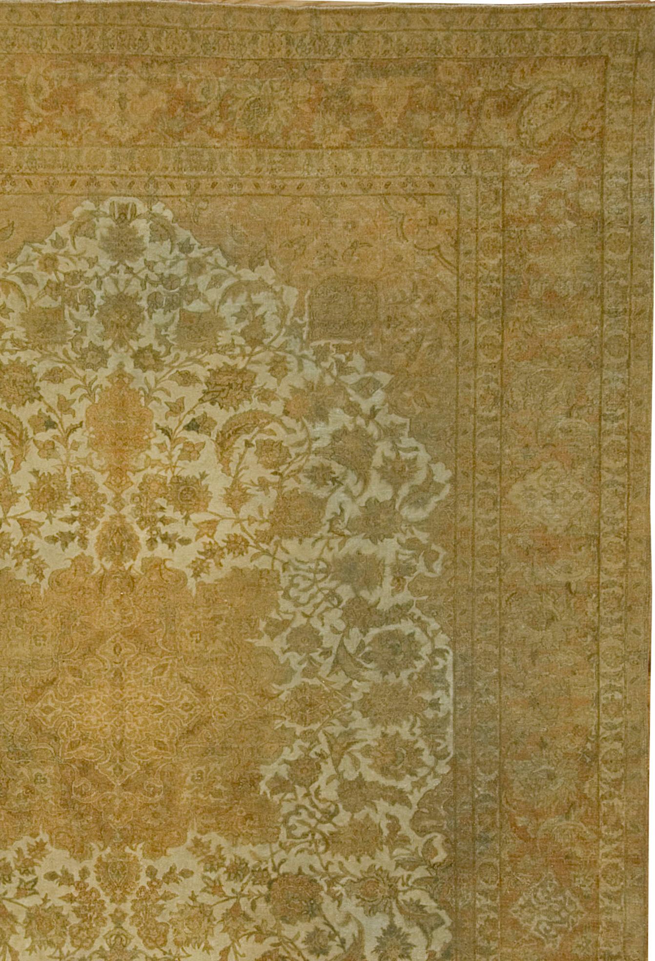 Antico tappeto persiano Isphahan, circa 1900 in vendita 1
