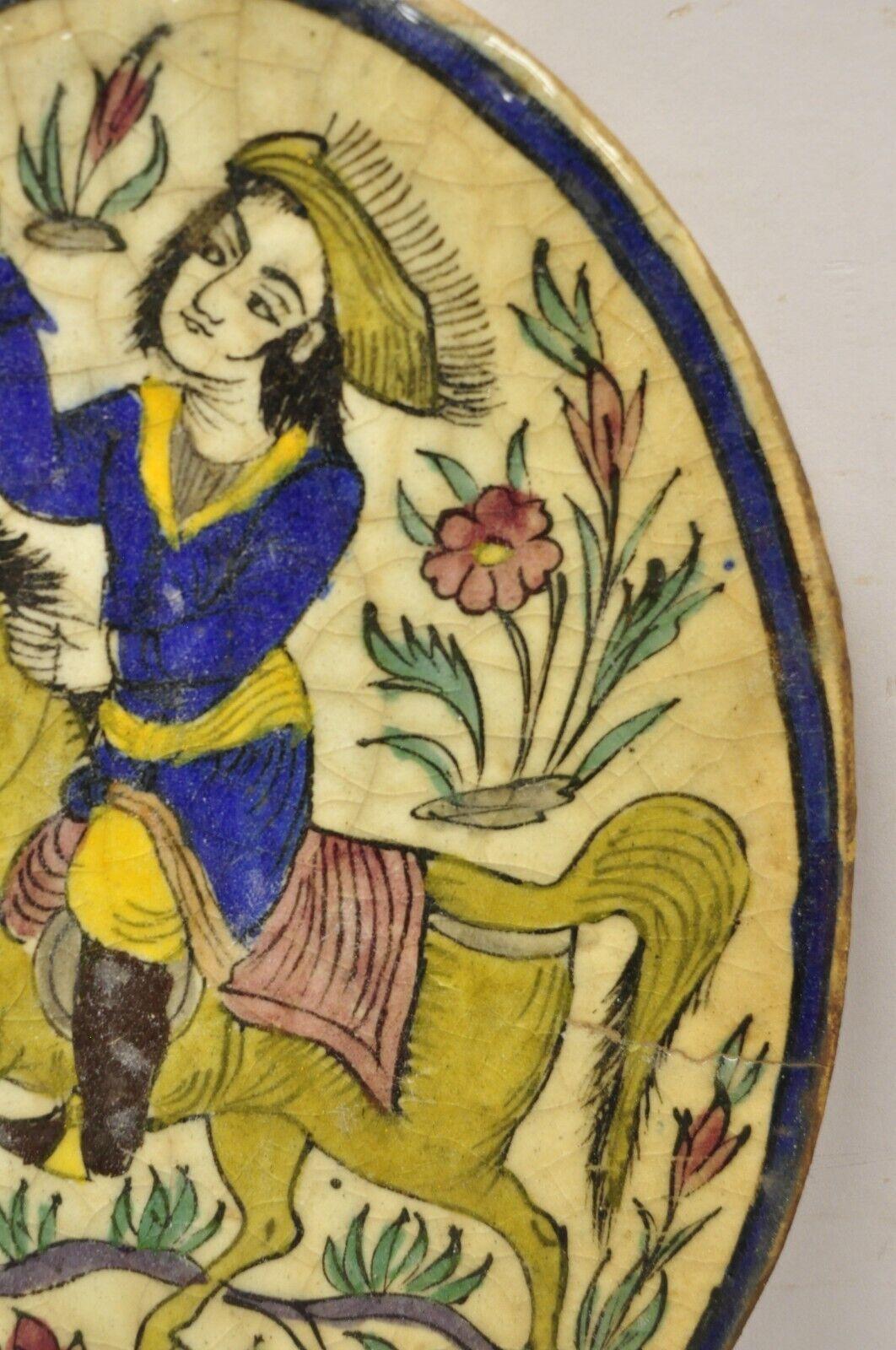 Antike persische Iznik Qajar-Keramik-Töpferei im Qajar-Stil, ovaler Kachel, blaues Pferd, Reiter, C3 (20. Jahrhundert) im Angebot