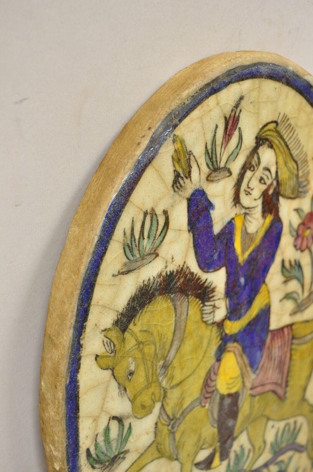 Antike persische Iznik Qajar-Keramik-Töpferei im Qajar-Stil, ovaler Kachel, blaues Pferd, Reiter, C3 im Angebot 1