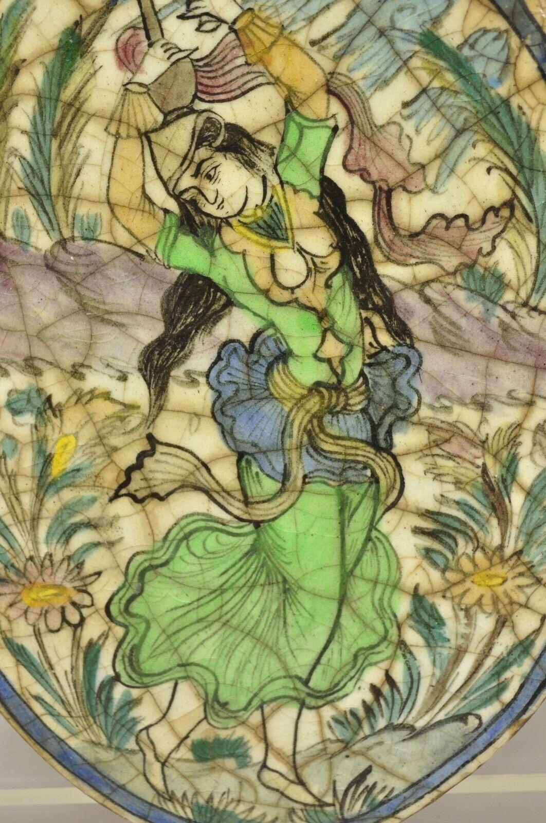 Ancienne poterie persane Iznik Qajar de style céramique, carreaux ovales verts représentant une danseuse, C3 Bon état - En vente à Philadelphia, PA