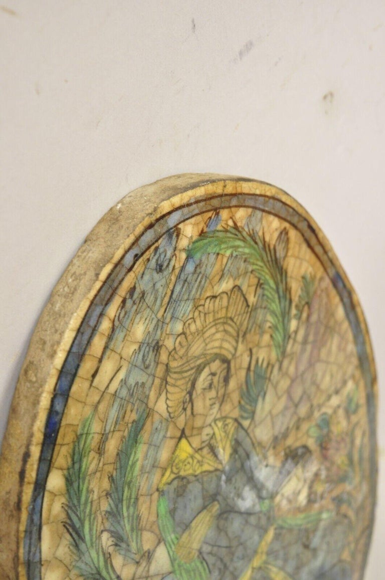 Antike Möbel Verkaufen In Der Nähe Antike persische kniende Frau aus Keramik im Iznik Qajar-Stil aus