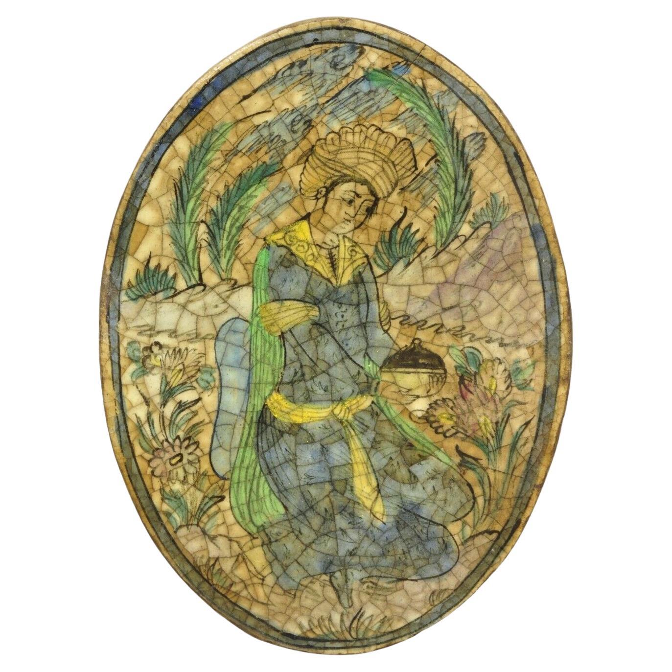 Antique Perse Iznik Qajar Style Céramique Carreau Ovale Femme Agenouillée C3 en vente