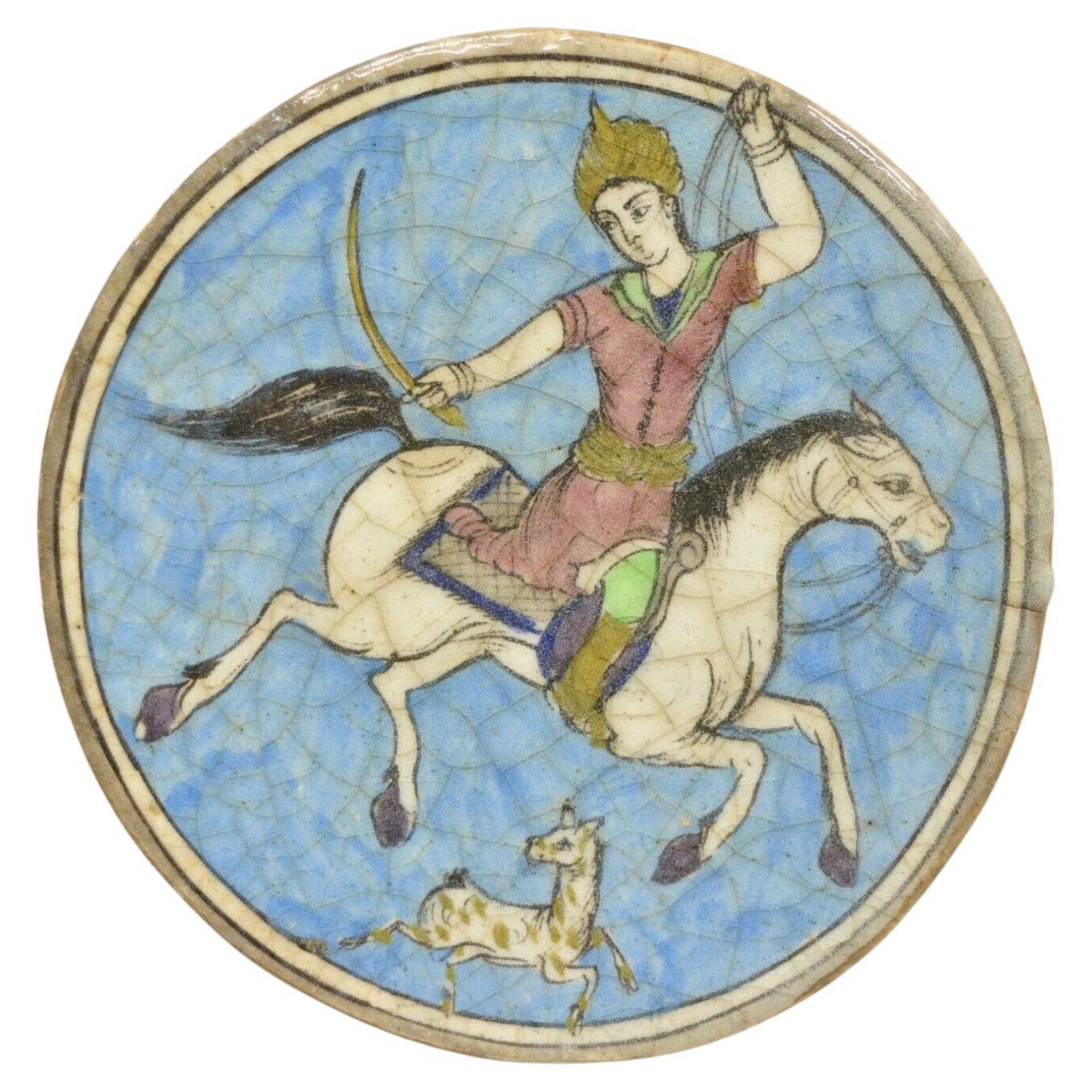 Antike persische Iznik Qajar-Keramik-Keramik-Töpferei im Qajar-Stil, runde Kachel, blaues Pferd, Reiter C4