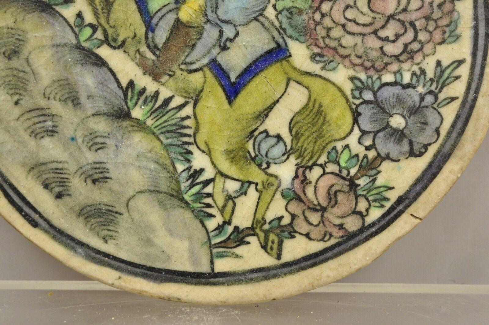 Antike persische Iznik Qajar-Keramik-Keramik-Töpferei, rundes Kachelpferd mit Reiter C4 im Zustand „Gut“ im Angebot in Philadelphia, PA