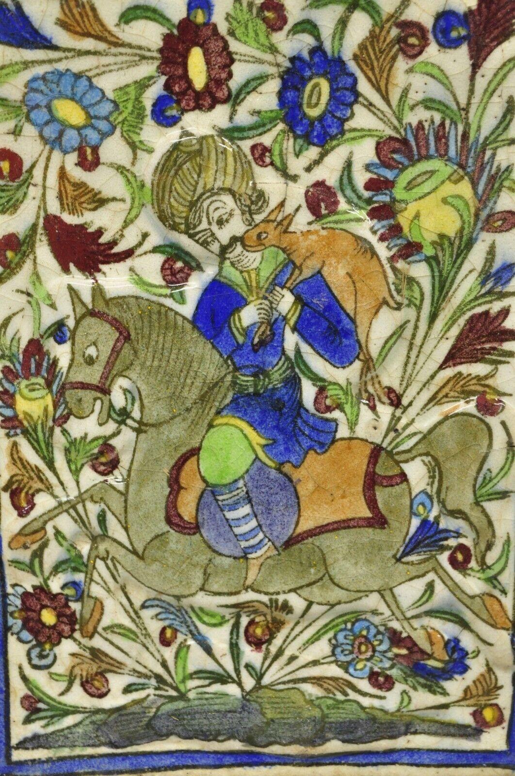 Ancienne poterie persane Iznik de style Qajar en céramique, carreaux, scène de chasse d'un cheval et de son cavalier C1 Bon état - En vente à Philadelphia, PA
