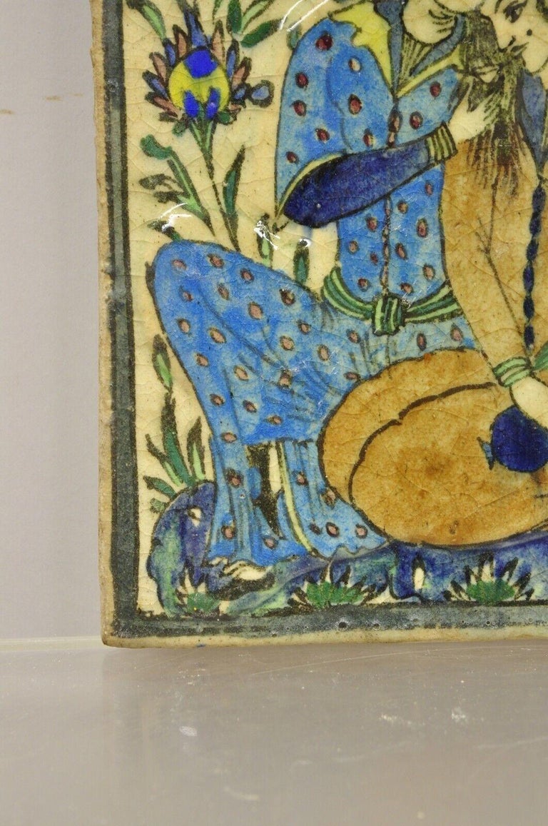 Antike persische Iznik Qajar-Keramik-Kacheln im Qajar-Stil, Mann und ...