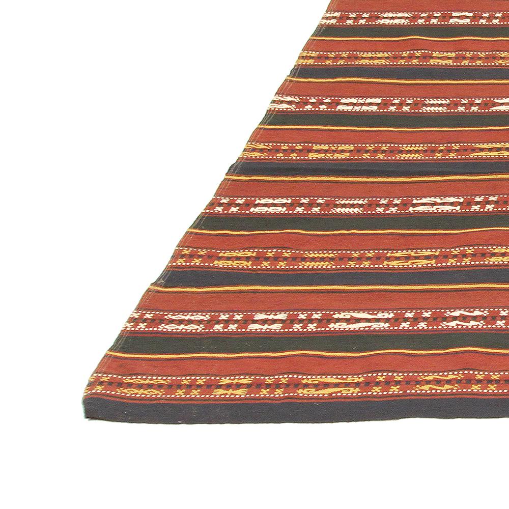 Antiker persischer Jajim-Flachgewebeteppich mit farbigen Streifen und Stammesdetails (Kelim) im Angebot