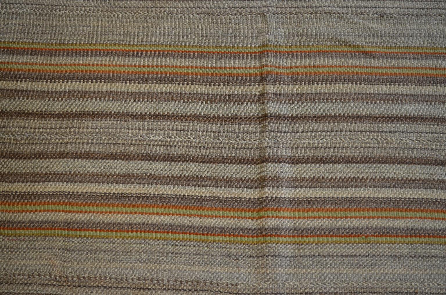 Antique 1900s Wool Persian Jajim Kilim Rug, 8' x 11' In Good Condition For Sale In New York, NY