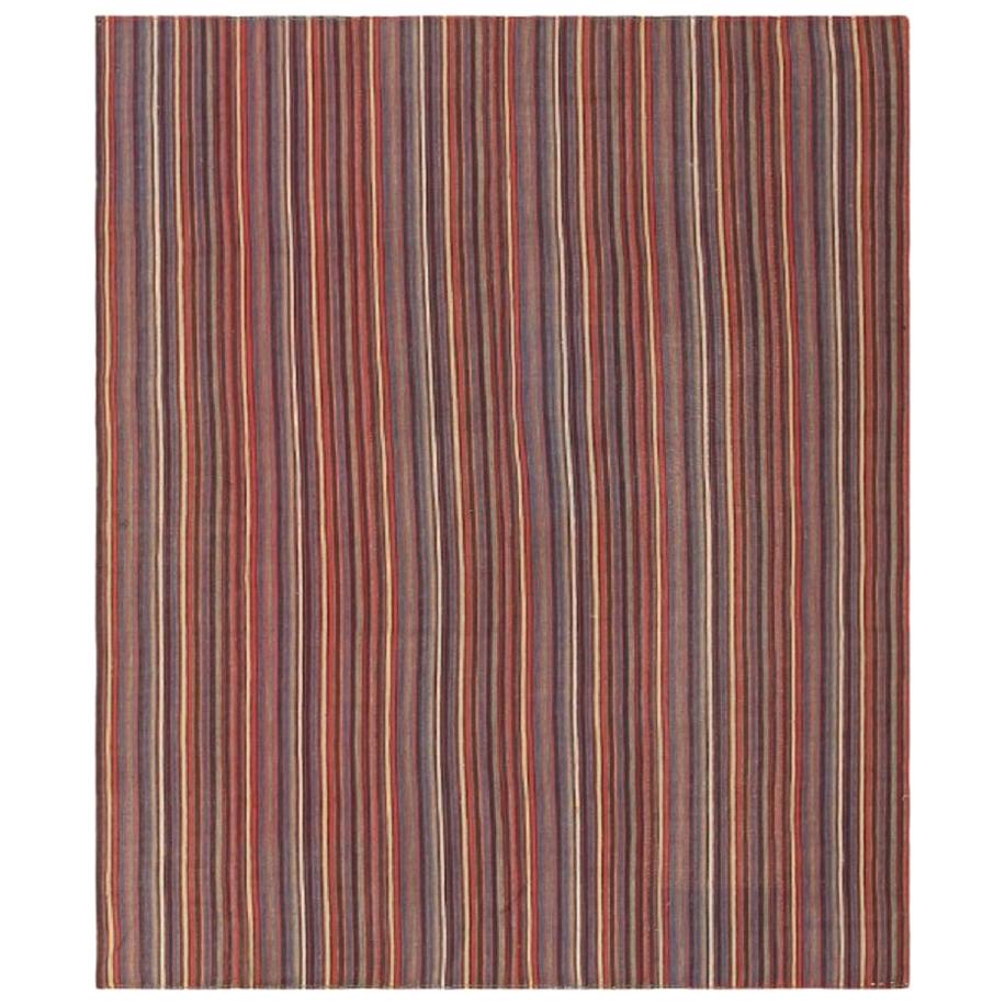 Antique Persian Jajim Kilim. Size: 5 ft 6 in x 6 ft 5 in (1.68 m x 1.96 m) in vendita