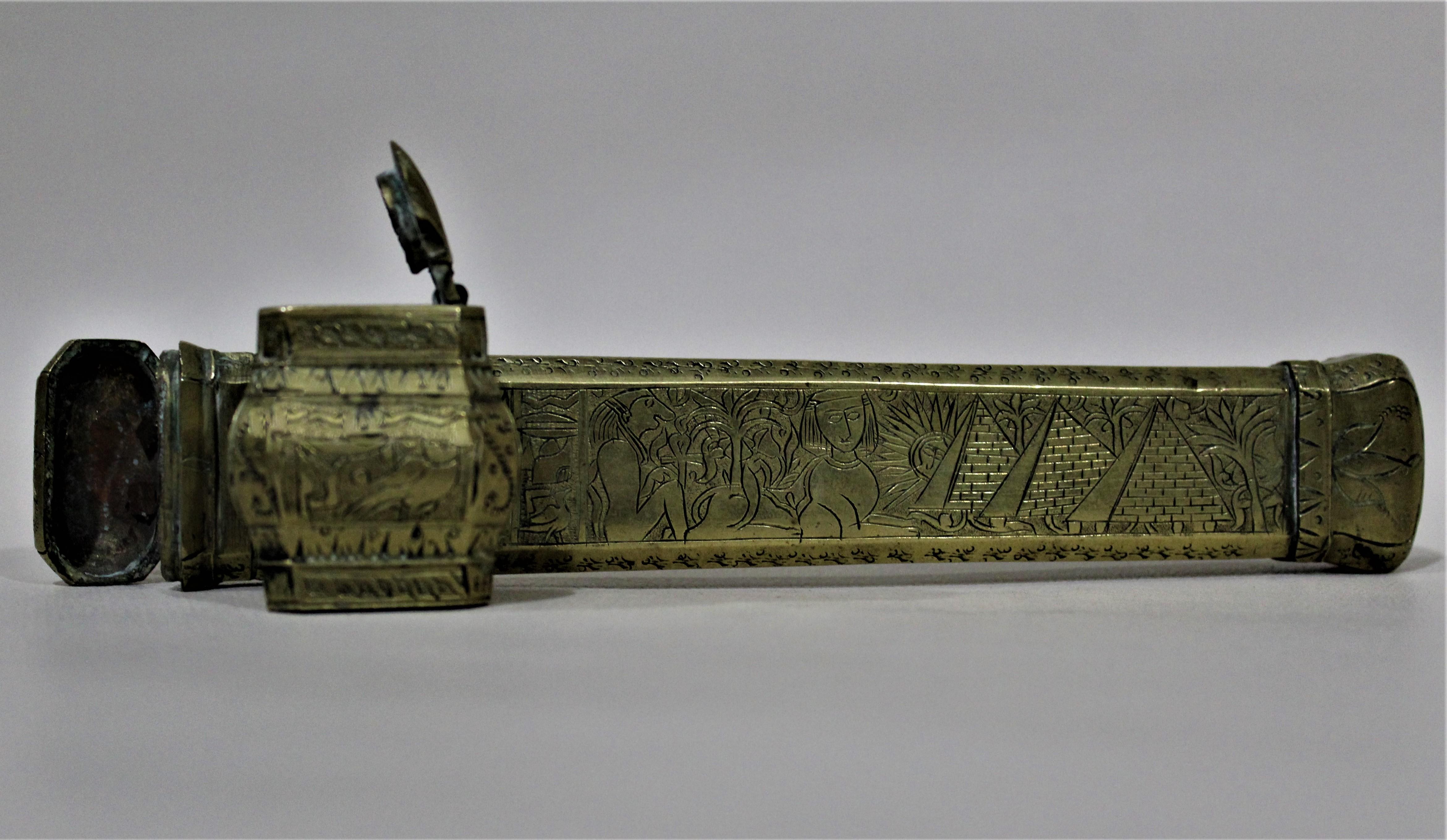 Antike, gravierte, persische, japanische und ägyptische Stiftetui-Tintenfass-Gefäß aus Messing im Angebot 1