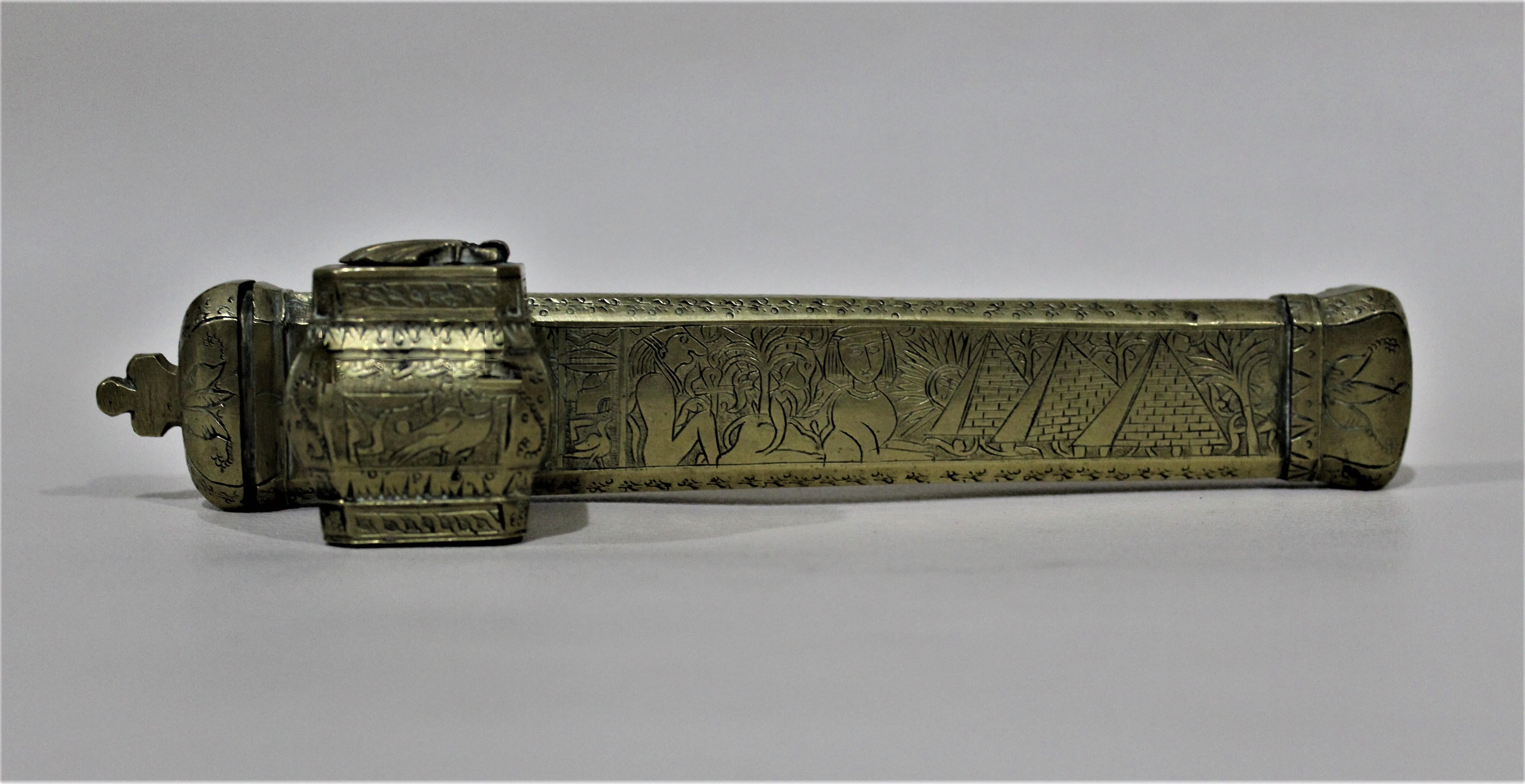 Antike, gravierte, persische, japanische und ägyptische Stiftetui-Tintenfass-Gefäß aus Messing im Angebot 2