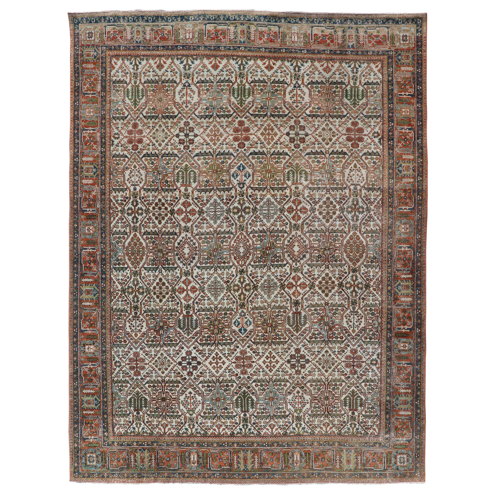 Tapis persan Joshegan ancien à fond ivoire avec des motifs bleus, verts et cuivre