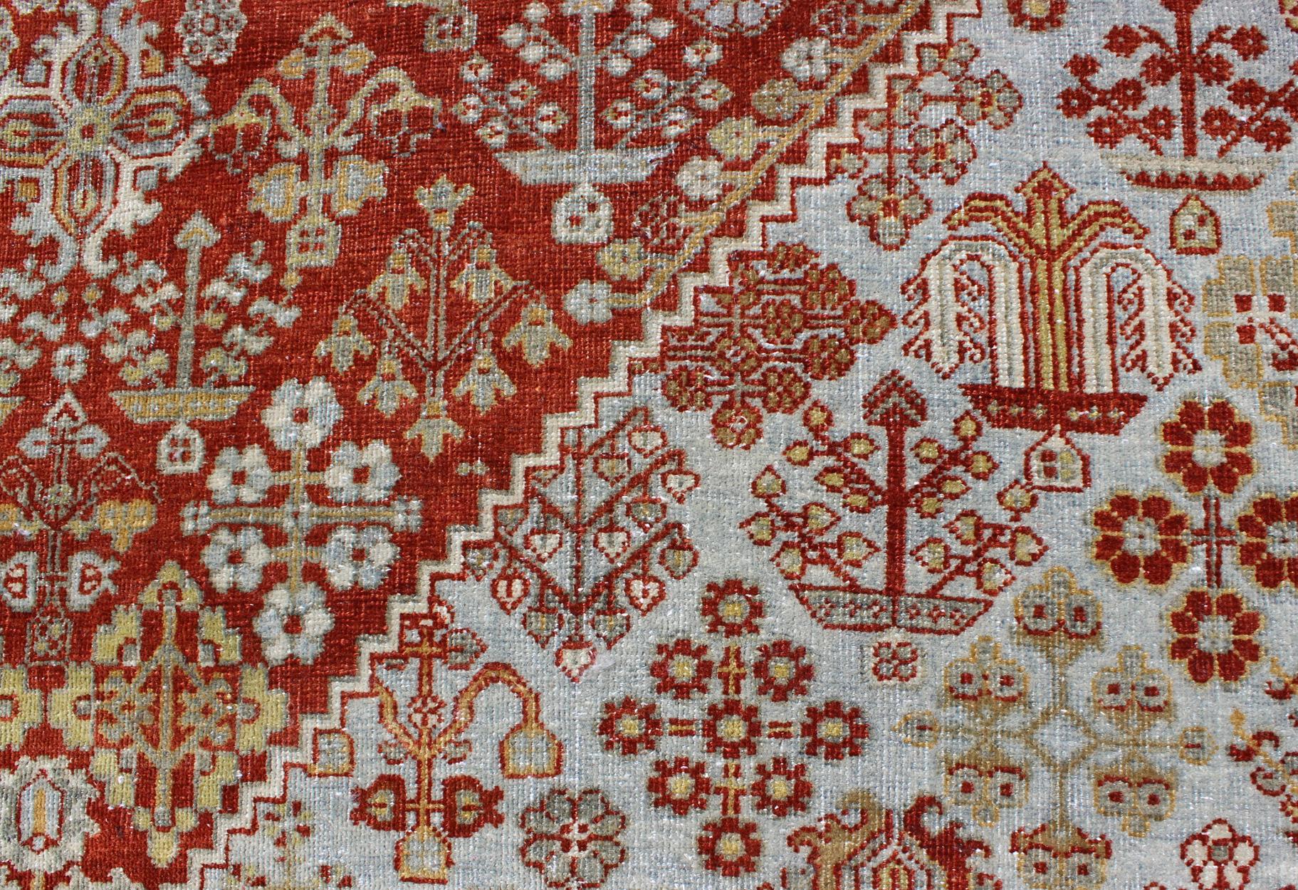 Antiker persischer Joshegan-Teppich mit geometrischem Medaillonmuster in Rost und Elfenbein im Angebot 2