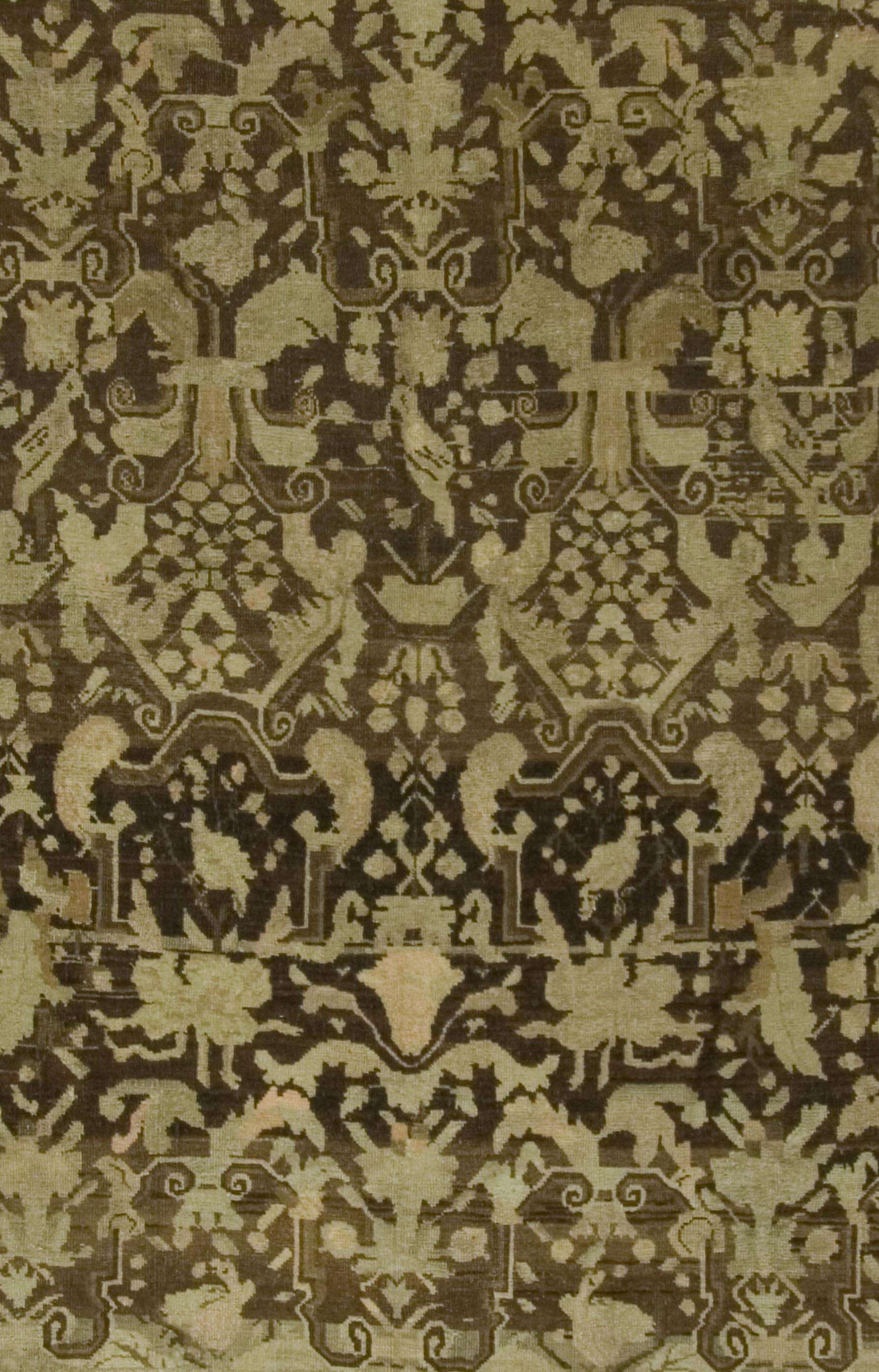 Antiker persischer Karabagh-Teppich, eines von zwei Exemplaren. Ein antiker Karabagh-Teppich aus Persien (um 1900). Einer von zwei. Größe: 6'5 x 9'.
