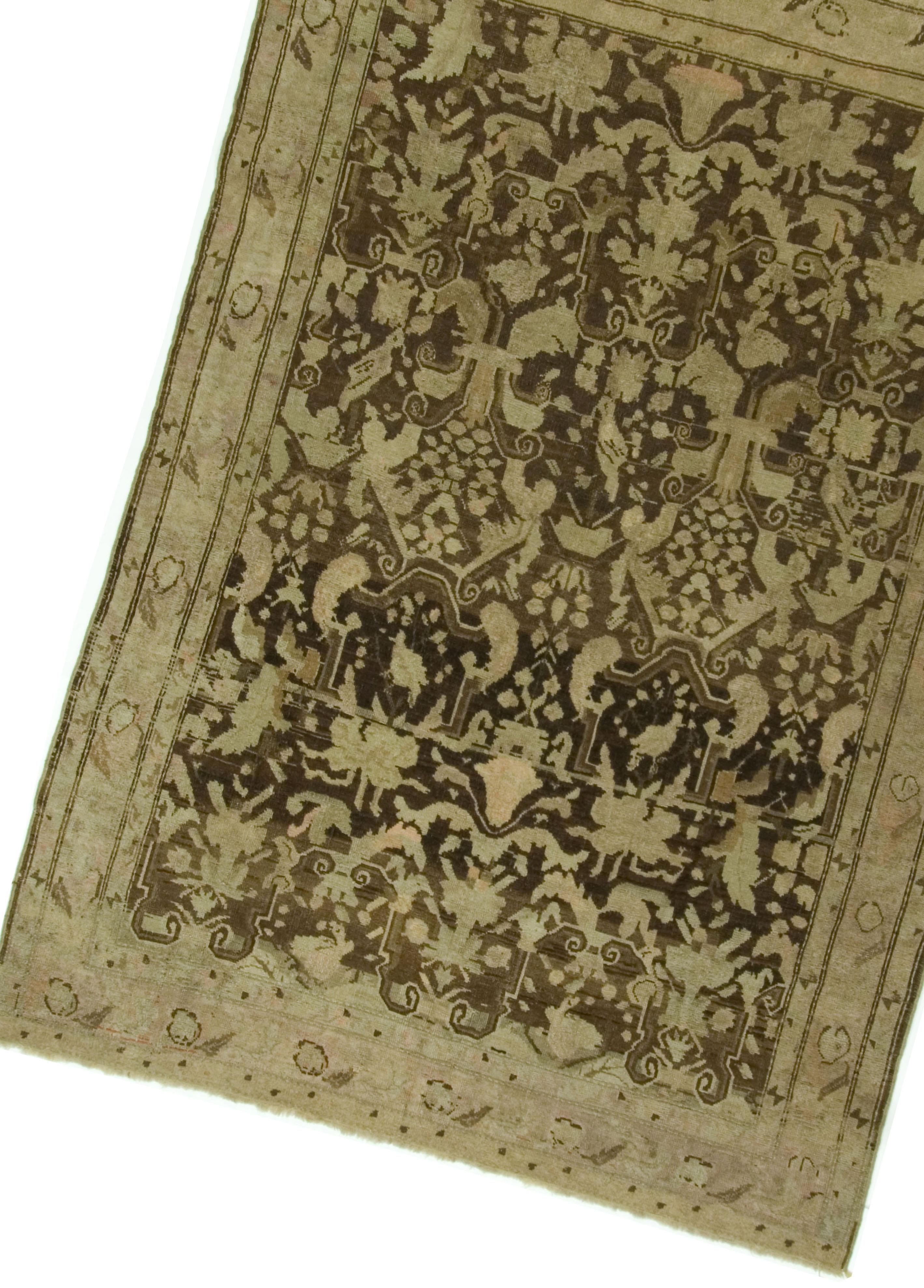 Antiker persischer Karabagh-Teppich, eines von einem Paar  6'5 x 9' (Persisch) im Angebot