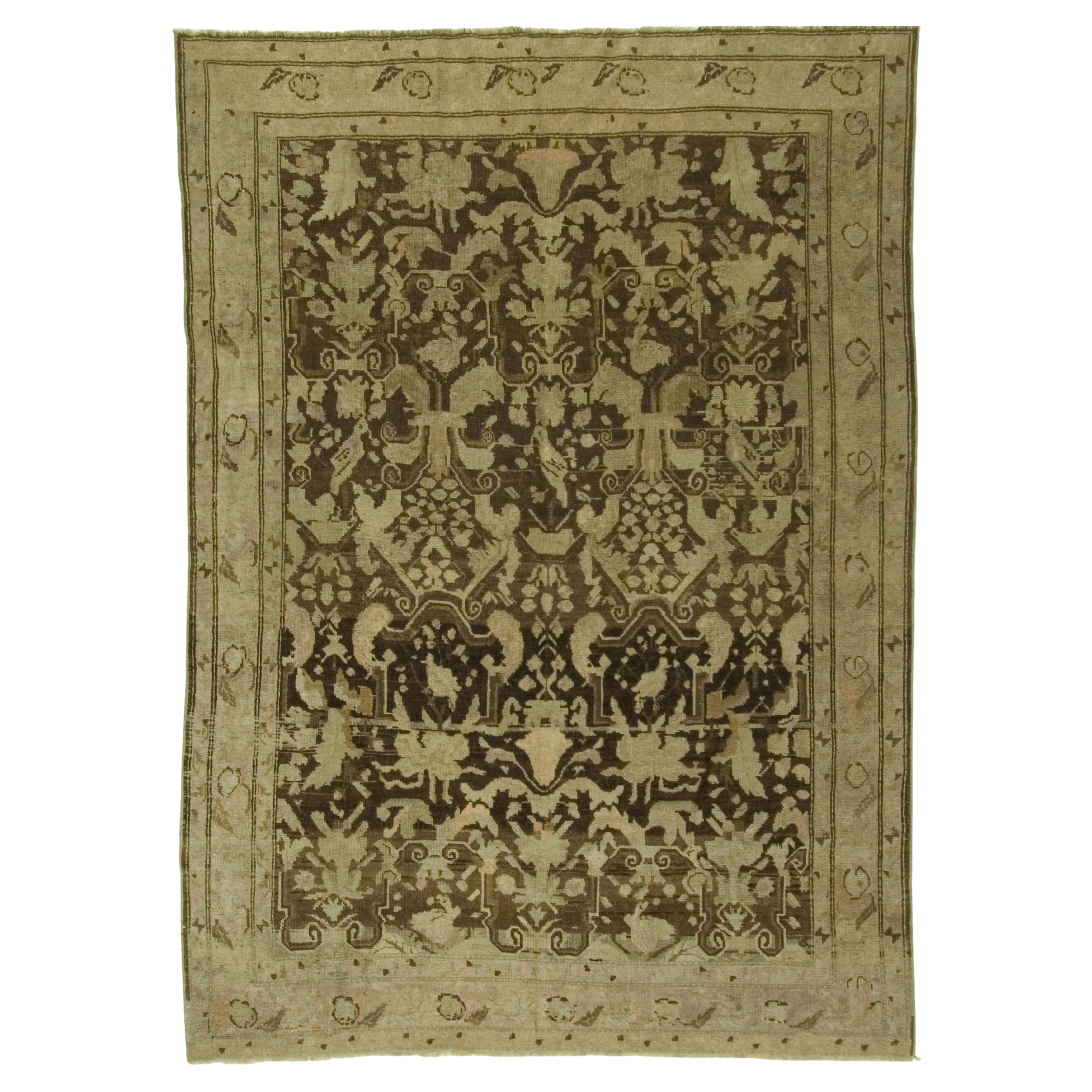 Antiker persischer Karabagh-Teppich, eines von einem Paar  6'5 x 9' im Angebot