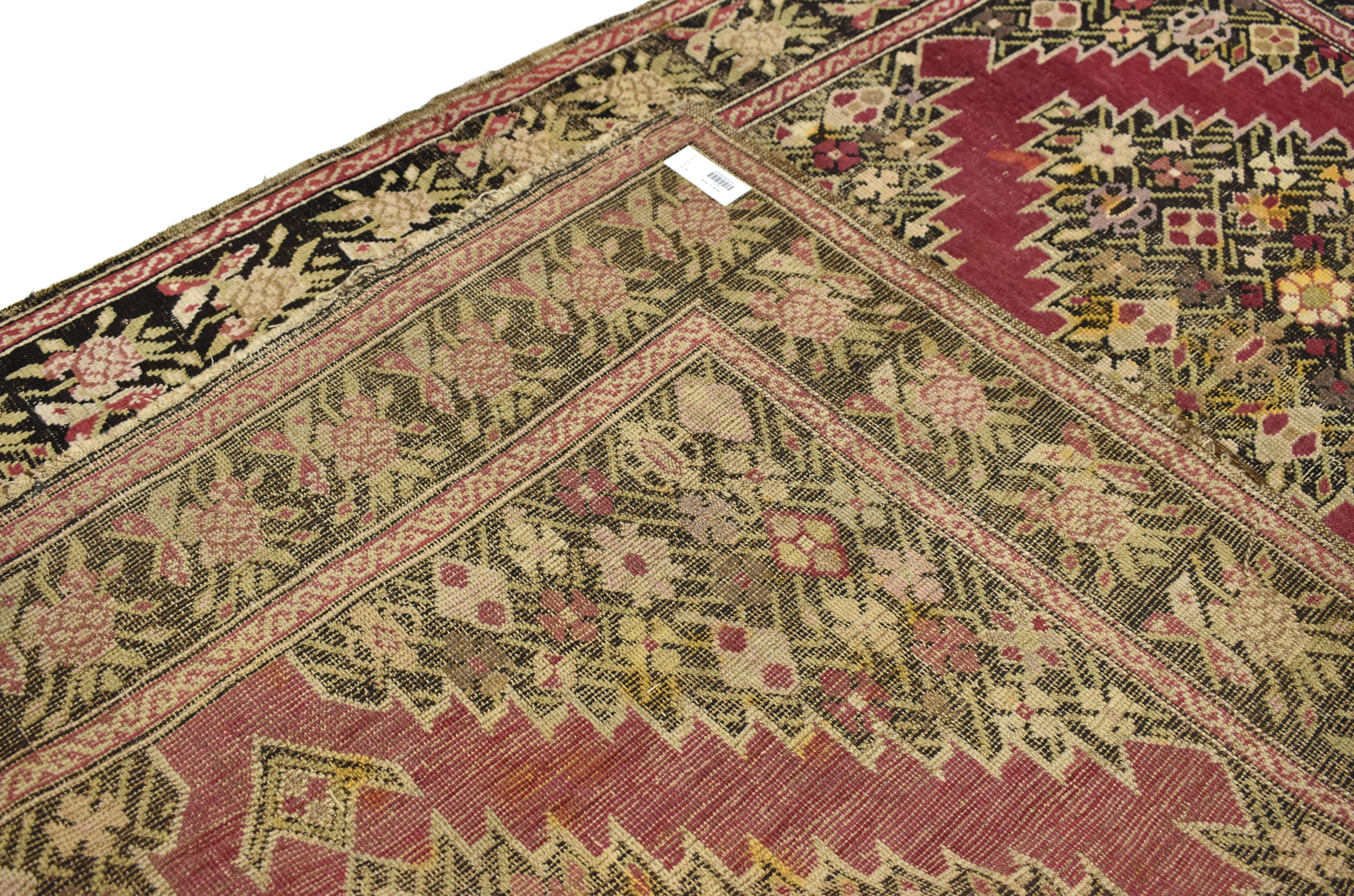 Antique Persian Karabakh Rug, Persian Gharabagh Accent Rug with Old World Style In Good Condition For Sale In Dallas, TX