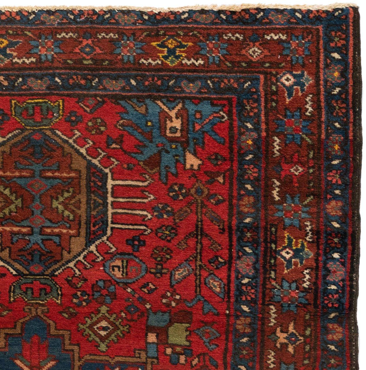 Antiker persischer Karajeh Heriz-Serapi-Teppich aus den 1920er Jahren  3,3 x 4,8 Fuß (Stammeskunst) im Angebot