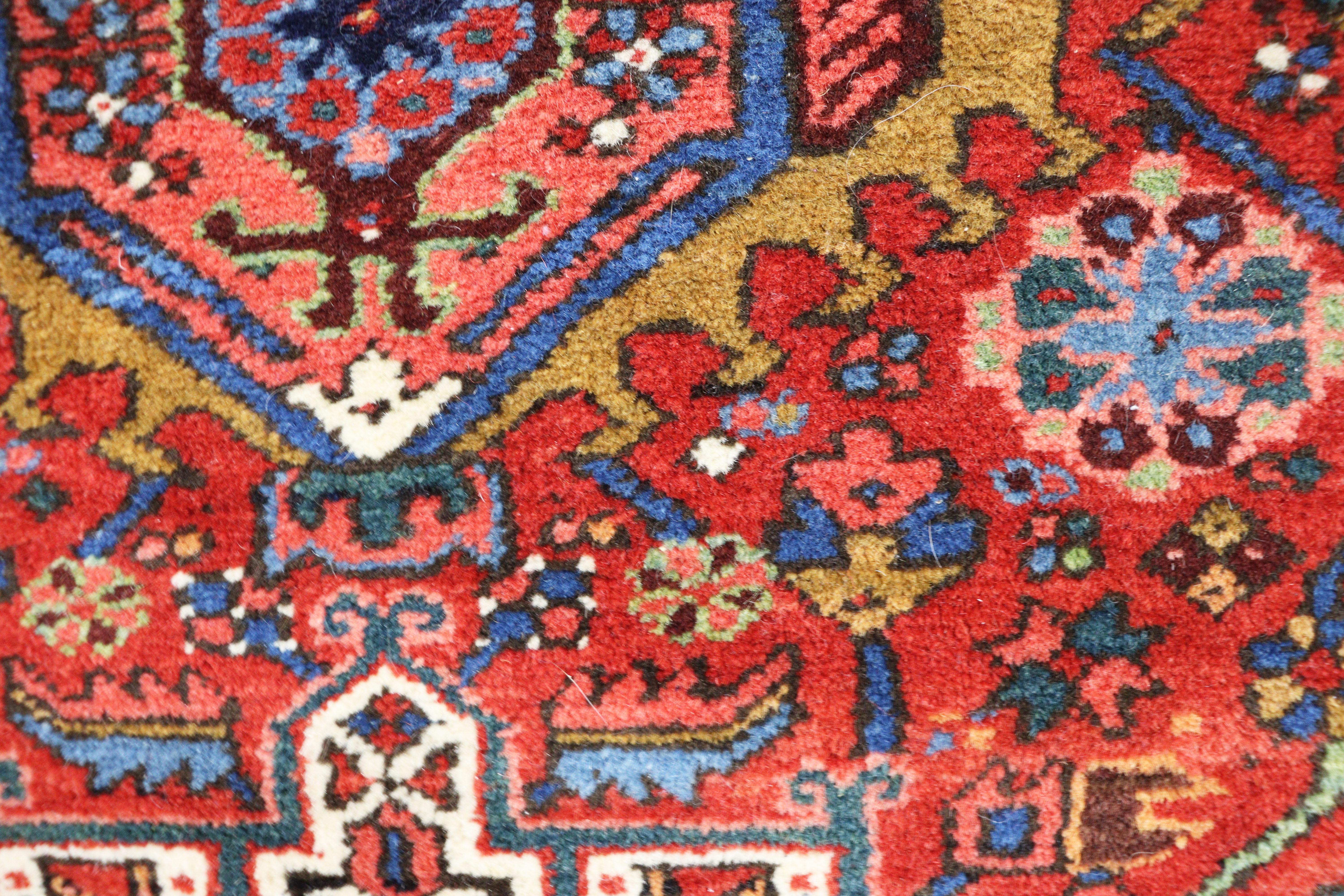 Noué à la main Tapis persan ancien Karaja/Heriz, couleur incroyable 10,16 x 10,16 cm en vente
