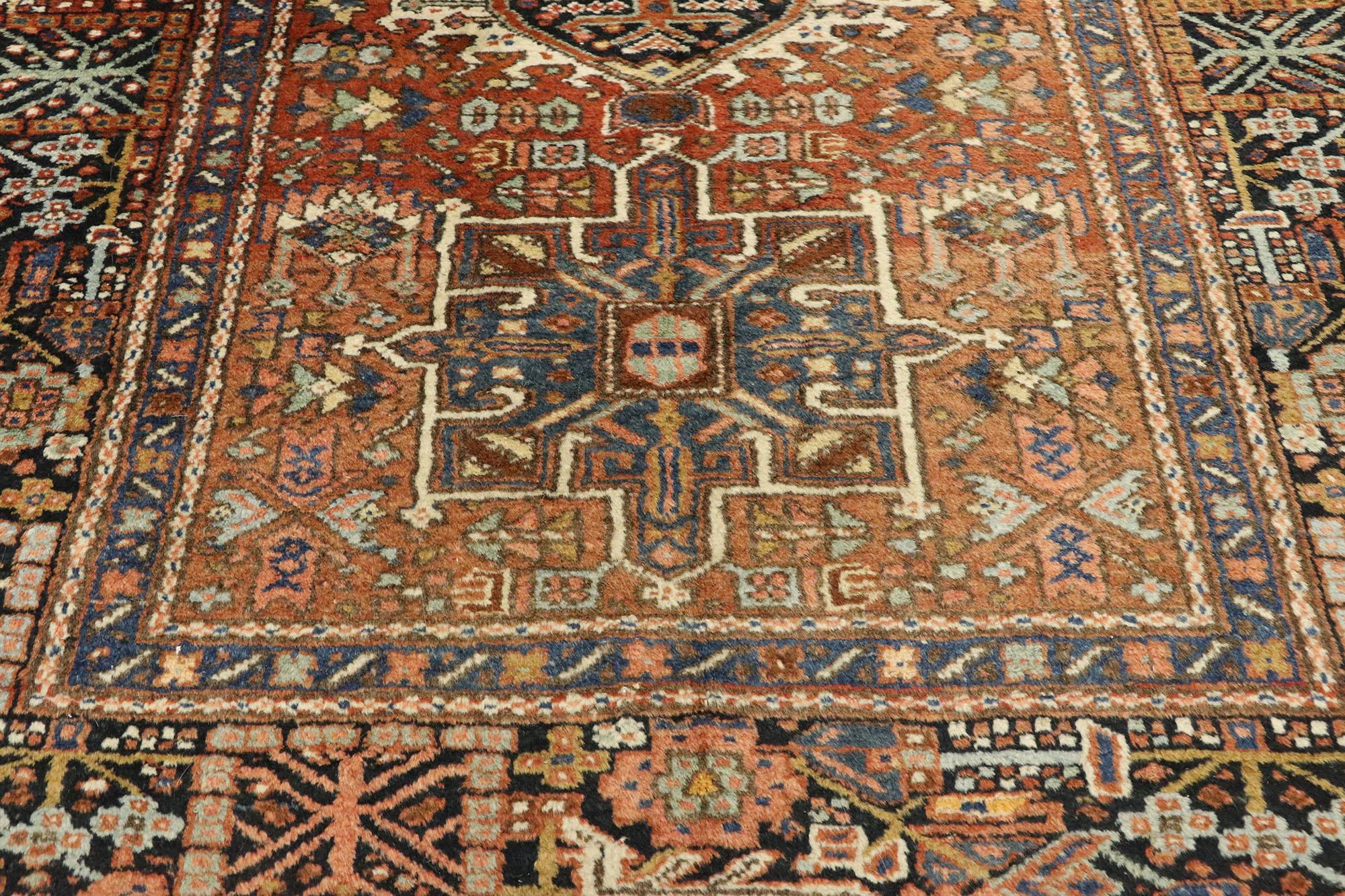 Perse Tapis persan antique Karaja Heriz de style tribal, pour l'étude ou le bureau à la maison en vente