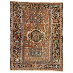 Alfombra persa Heriz de 1910 con estilo tradicional moderno