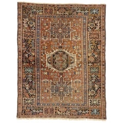 Tapis persan antique Karaja Heriz de style tribal, pour l'étude ou le bureau à la maison