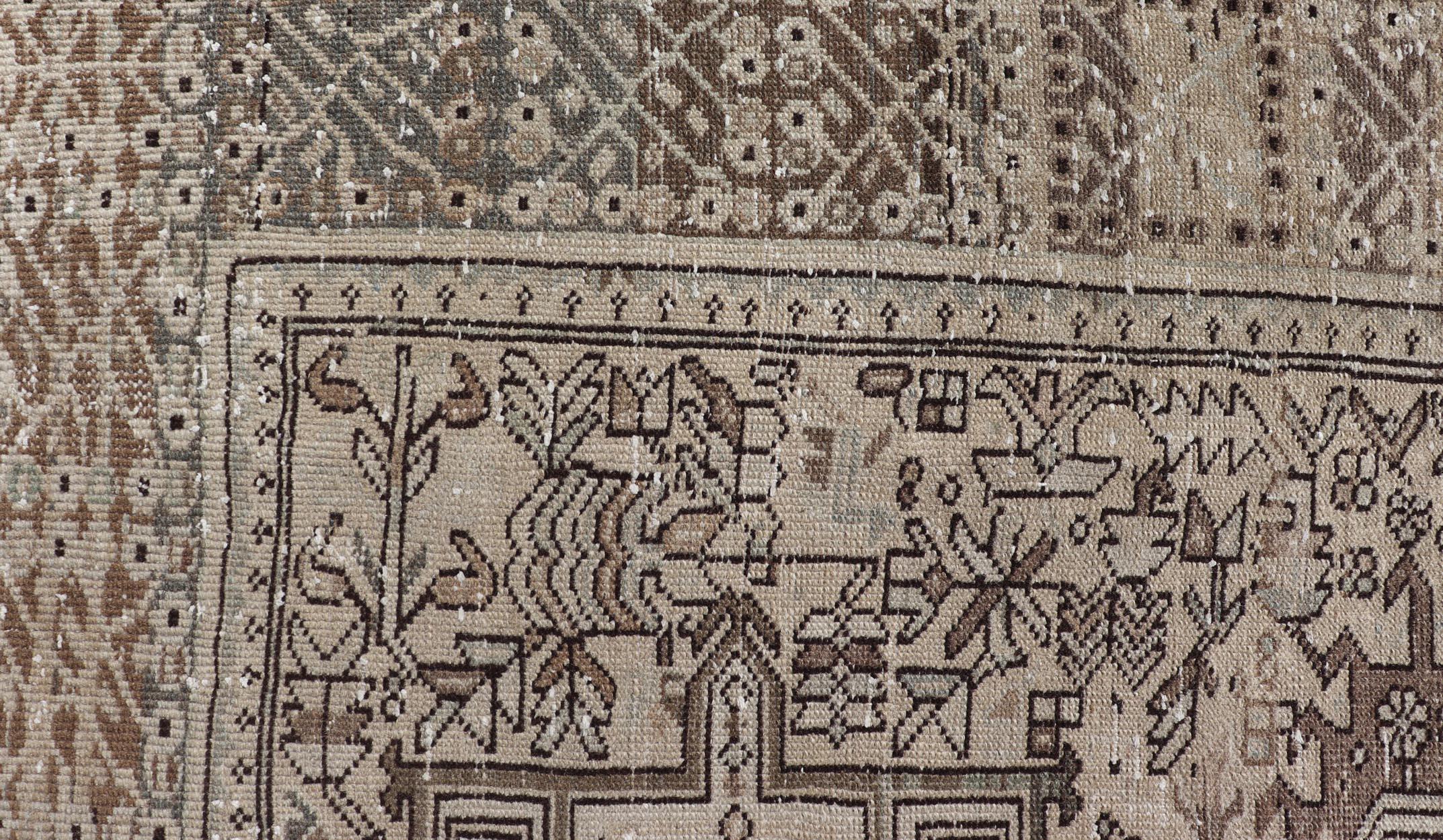 Antiker persischer Karajeh-Galerie-Teppich aus Karajeh mit geometrischem Medaillon-Design 4'10 x 12'3 im Angebot 5