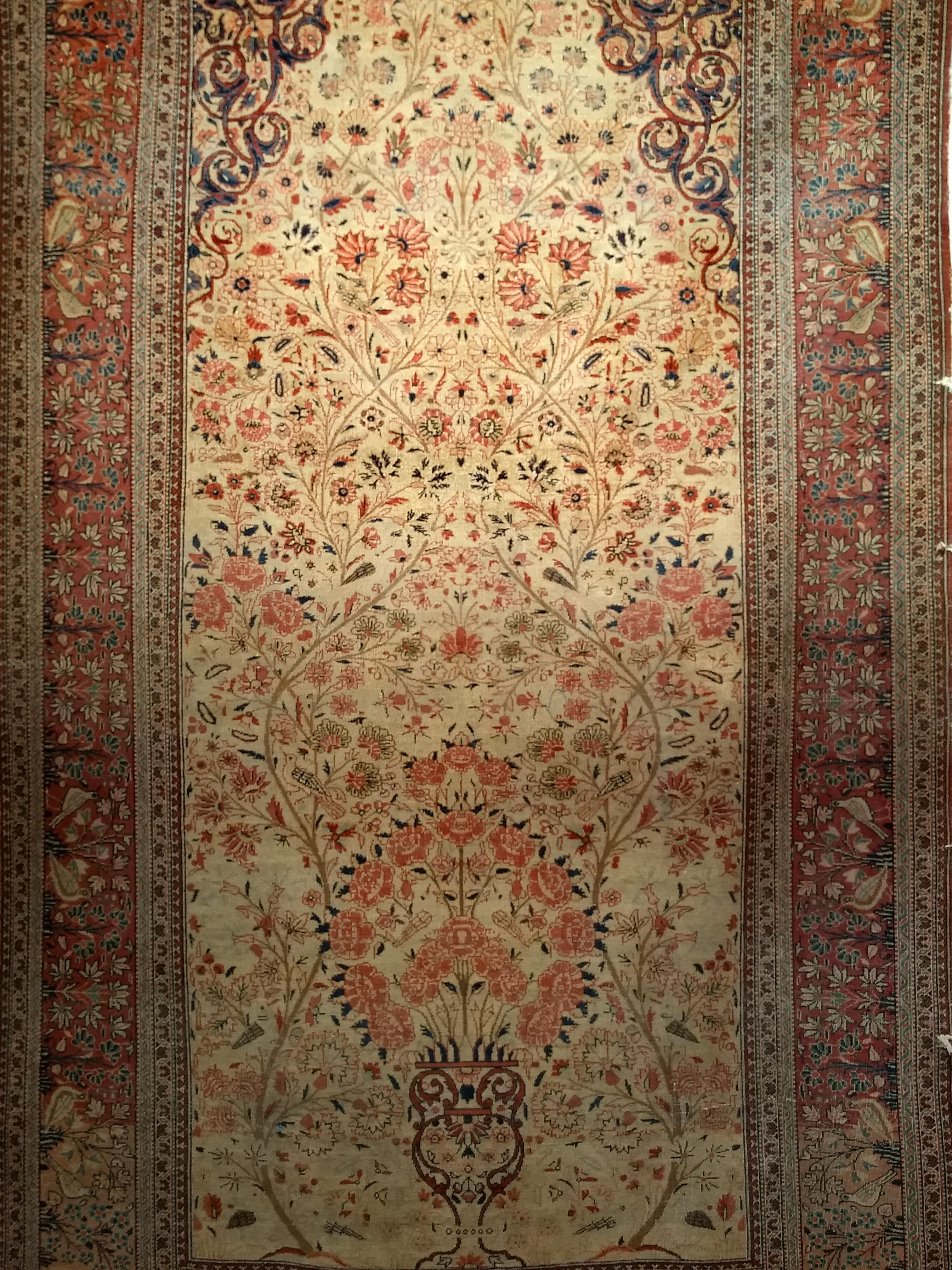 Perse Tapis persan Kashan Tree of Life du 19ème siècle en ivoire, rouge brique, bleu marine en vente