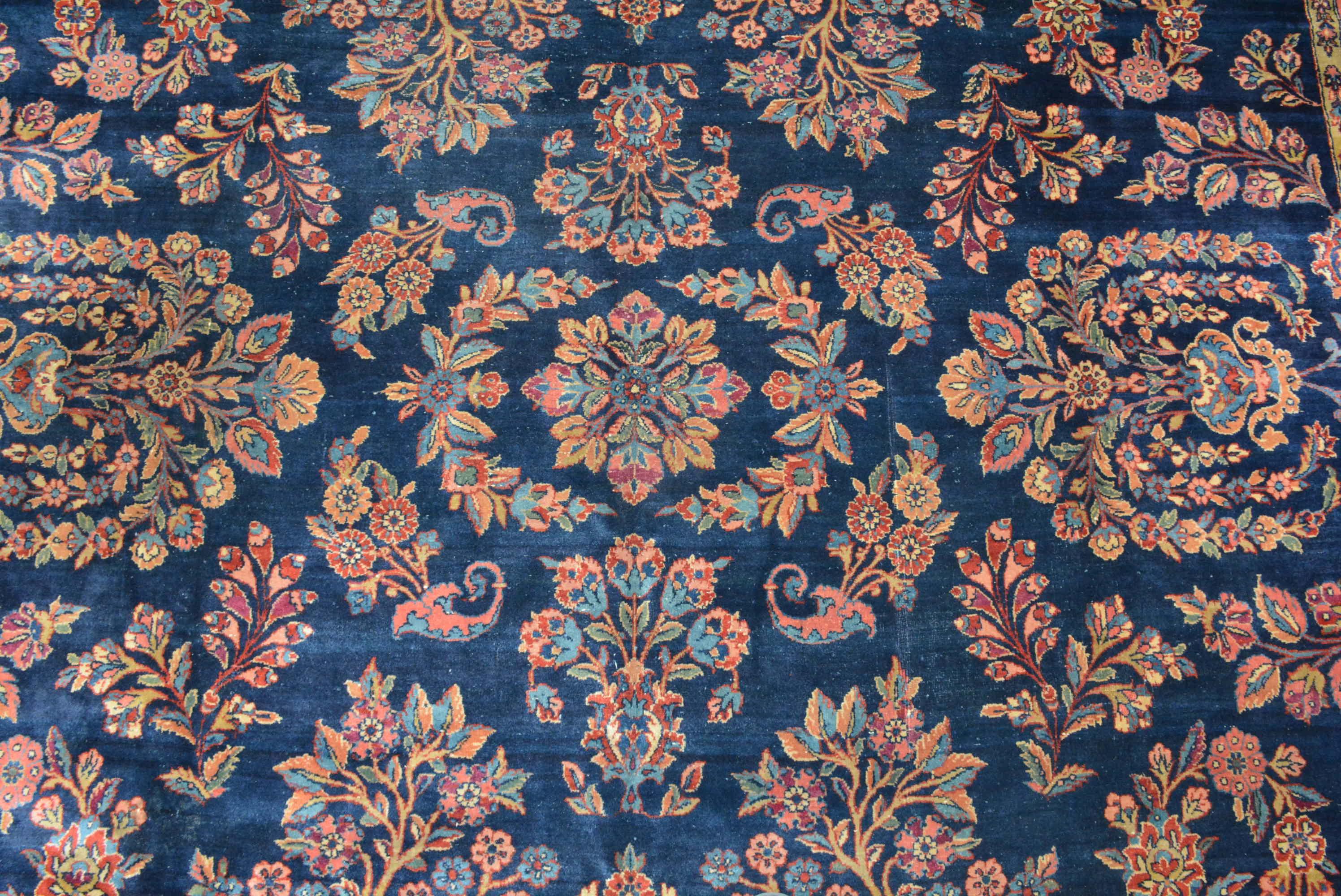 Antiker persischer Kashan-Teppich im Zustand „Gut“ im Angebot in Closter, NJ