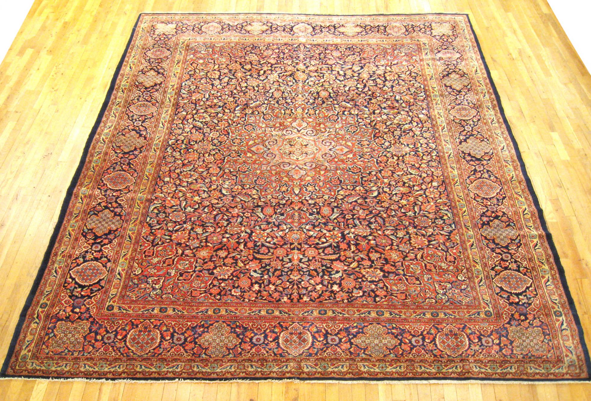 Tapis oriental antique persan Kashan Dabir, au format d'une pièce.

Extraordinaire tapis persan antique Kashan Dabir, vers 1910, taille 11'7
