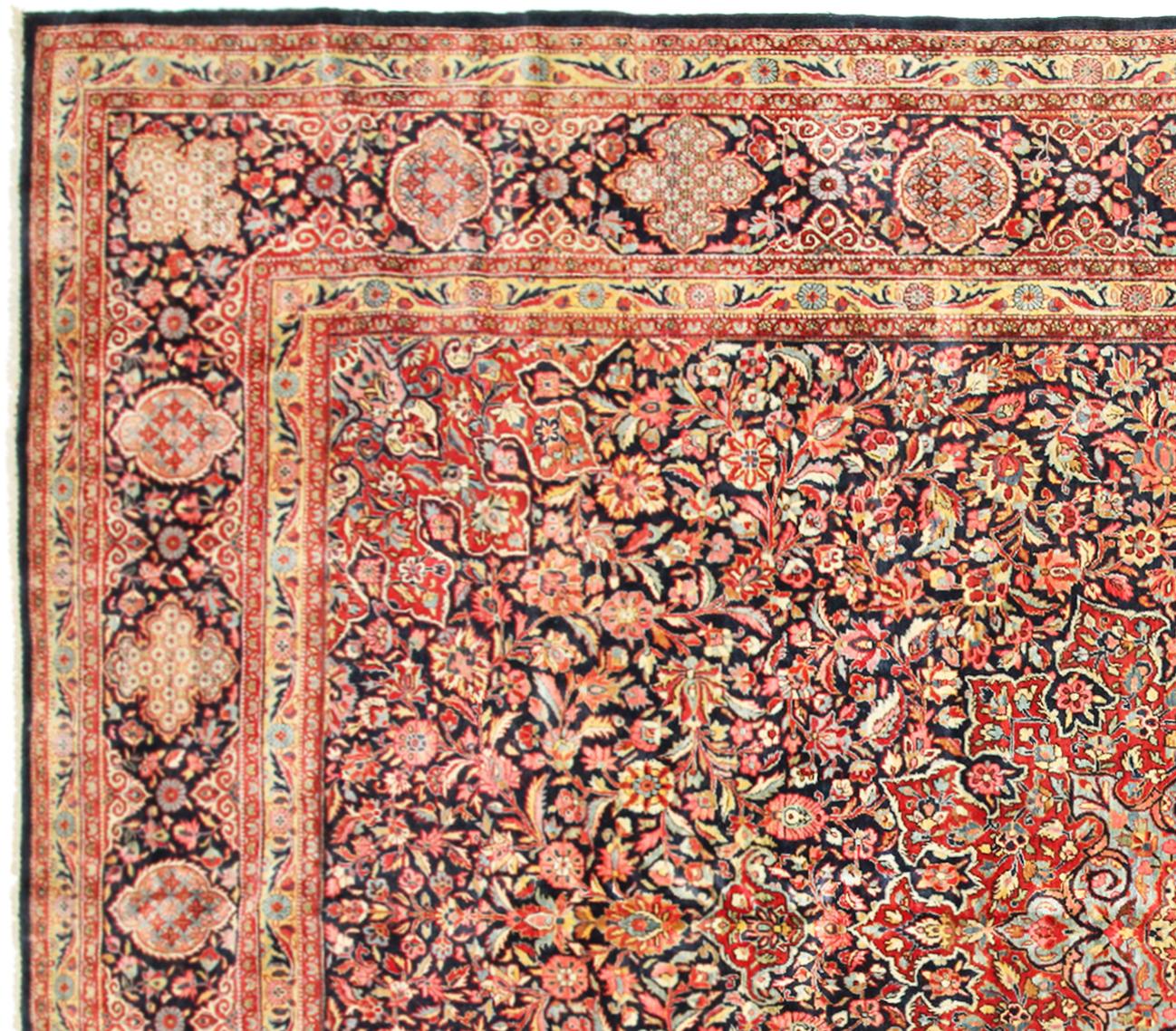 Perse Tapis persan ancien Kashan Dabir Oriental, avec médaillon et couleurs douces en vente