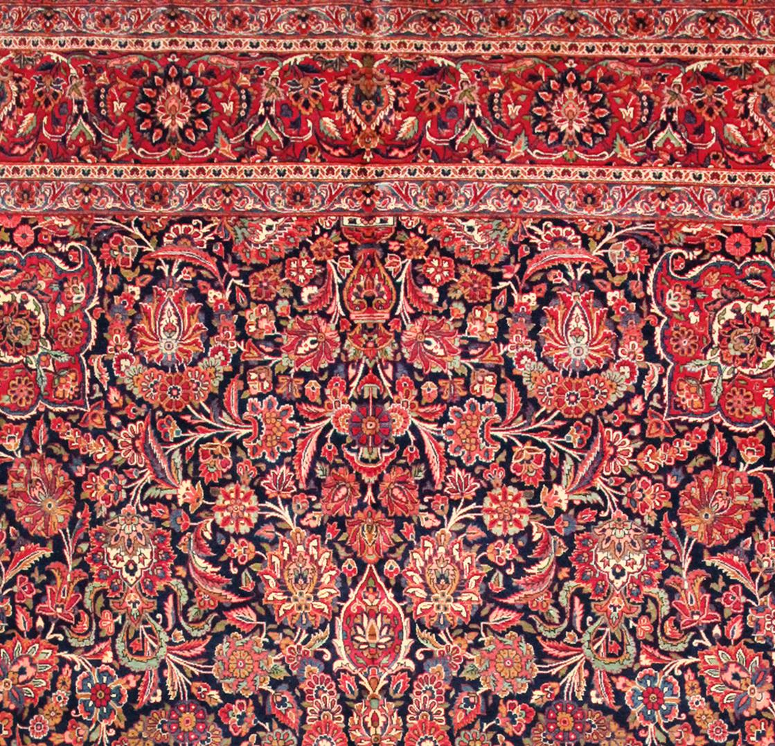 Antique Persian Kashan Dabir Oriental Carpet, with Medallion & Soft Colors In Excellent Condition For Sale In New York, NY