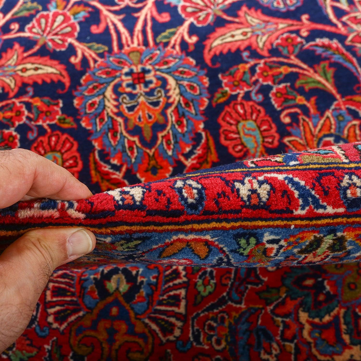 Tapis ancien Kashan Dabir en laine et coton 15'4 X 10'9
 
 Détails clés :
 Pile : Laine
 Fondation : Coton
 Origine : Kashan Dabir
 Design/One : Médaillon central
 Âge approximatif : 90 ans
 Qualité (KPI) : 300
 Condit : Bon
 Dimension : 15'4 x