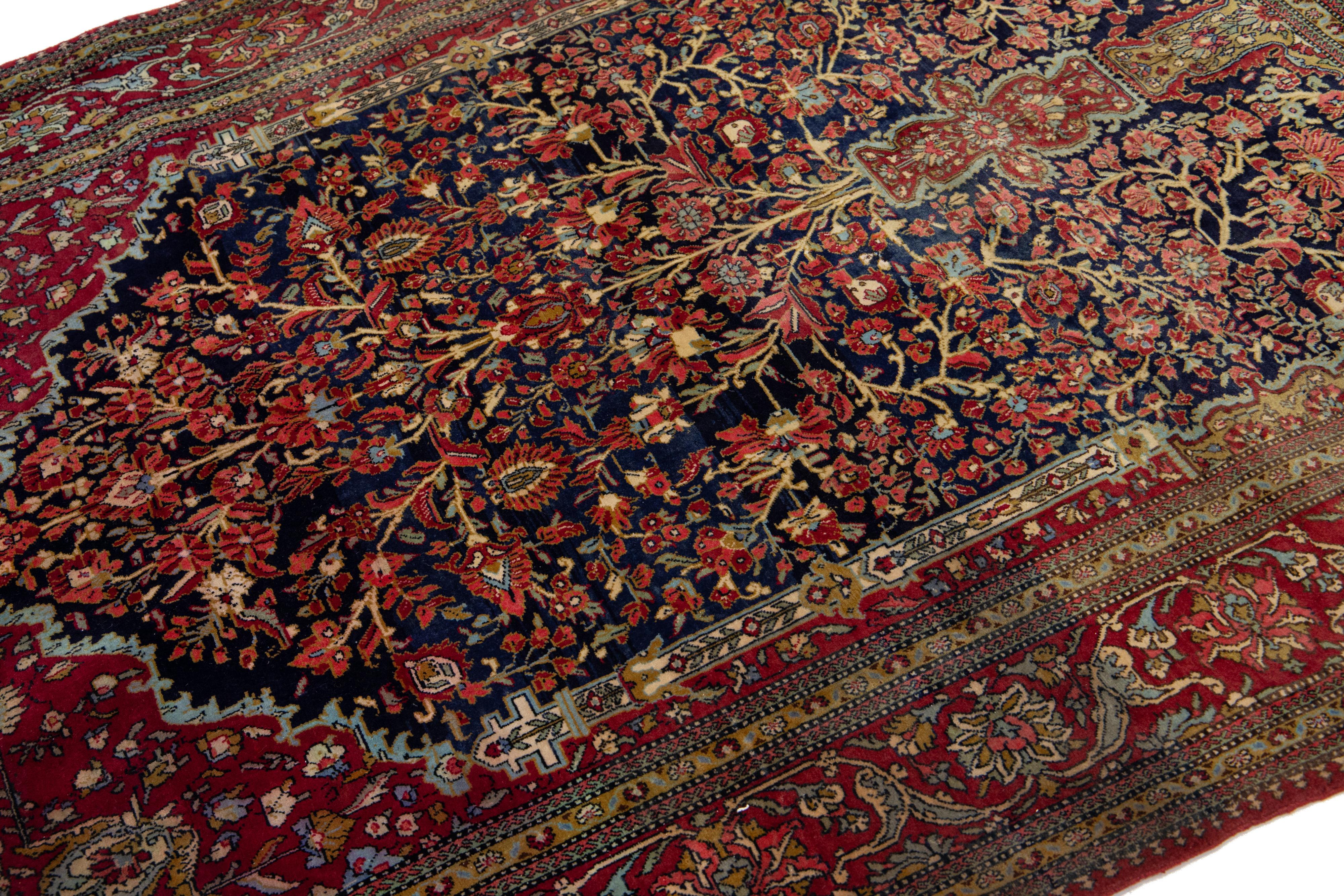 Tapis persan Kashan ancien entièrement conçu à la main en bleu et rouge Bon état - En vente à Norwalk, CT