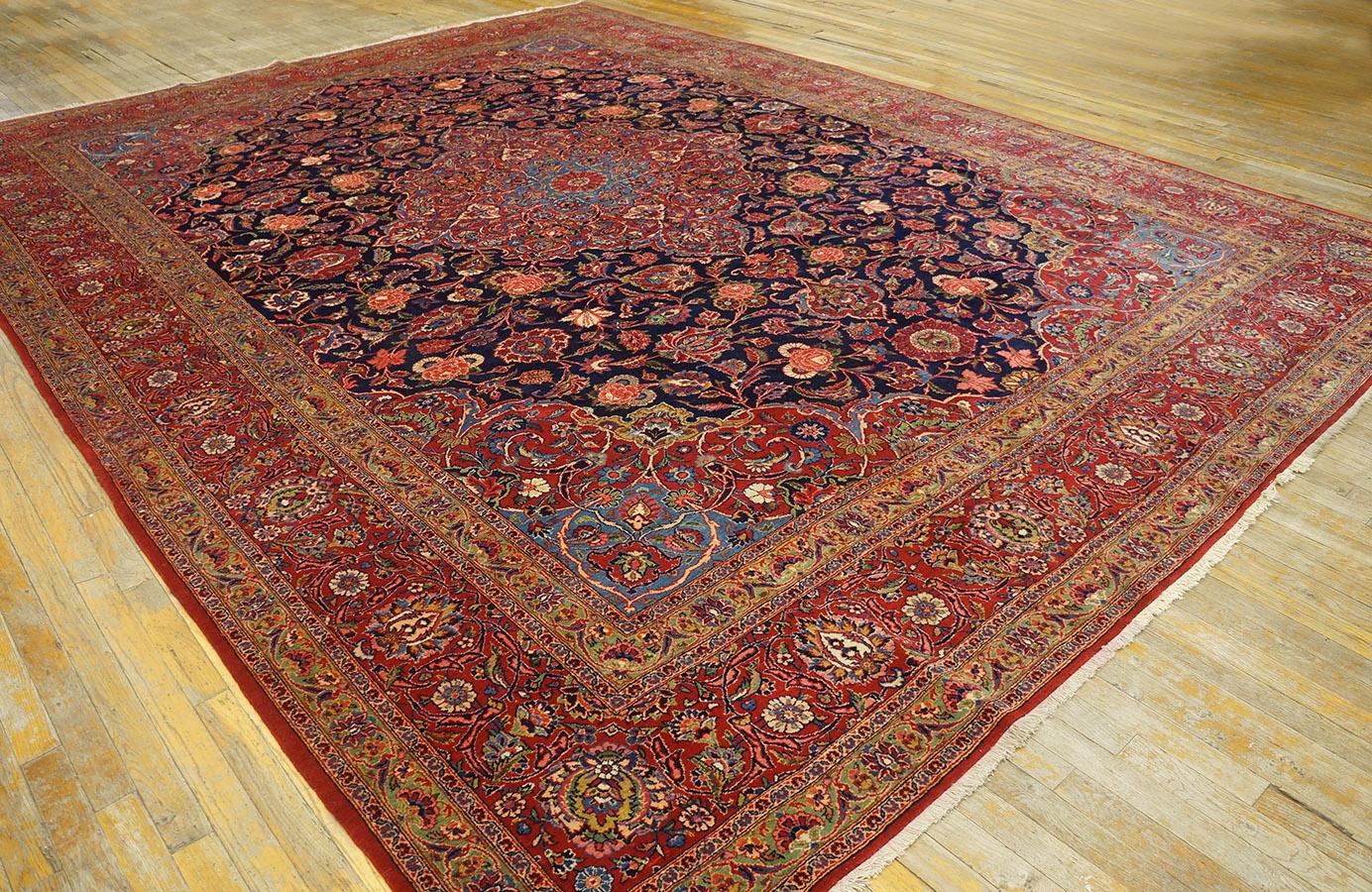 1930s Persian Kashan Carpet ( 10' 4'' x 14' - 315 x 425 cm ) In Good Condition For Sale In New York, NY