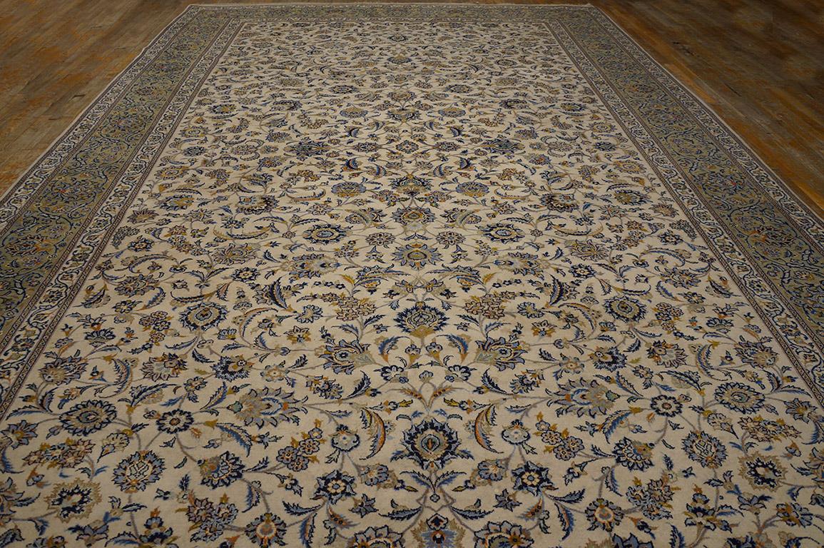 Mid 20th Century Persian Kashan Carpet ( 10' x 16' - 305 x 488 ) In Good Condition For Sale In New York, NY