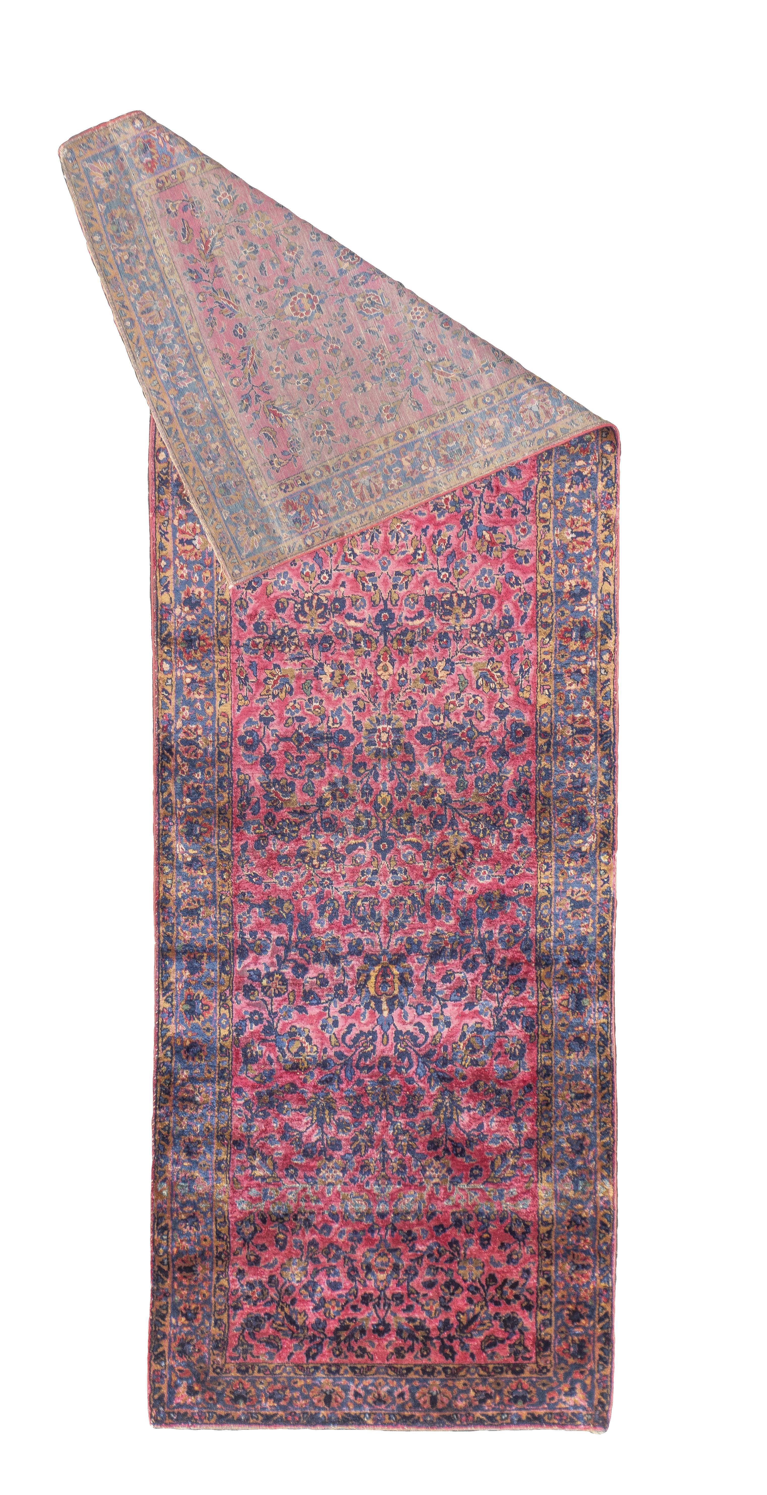 Antiker persischer Kashan-Teppich 1'11'' x 5'11''. Zentralpersische Stadt, bekannt für fein gewebte, raumhohe Teppiche und Streuteppiche mit dominanten Rot- und Marinetönen, Medaillonmustern und wirbelnden Palmetten. Wolle und ein paar Seidenstücke.