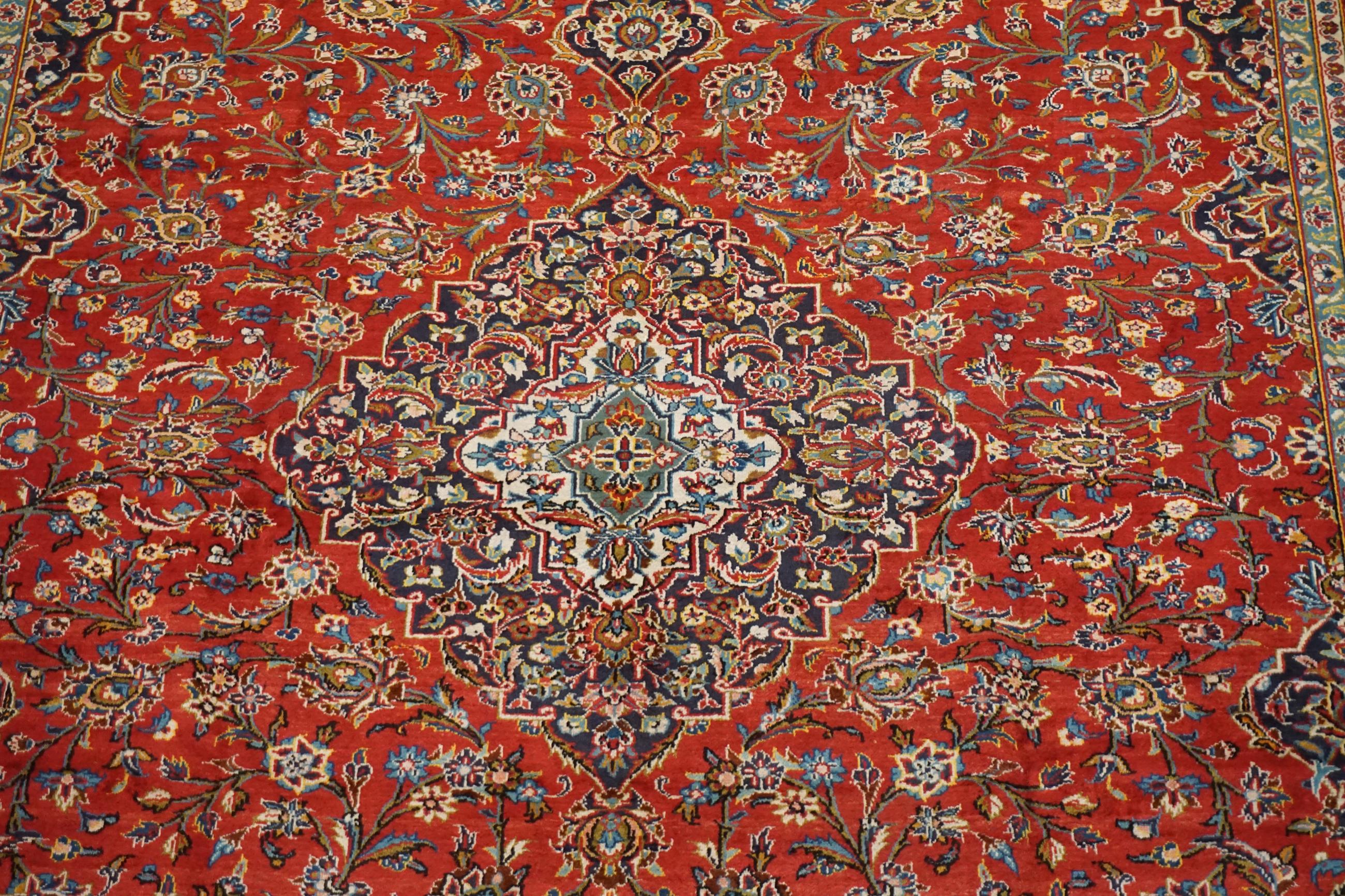 Antique Persian Kashan Rug, circa 1940 In Excellent Condition For Sale In Laguna Hills, CA