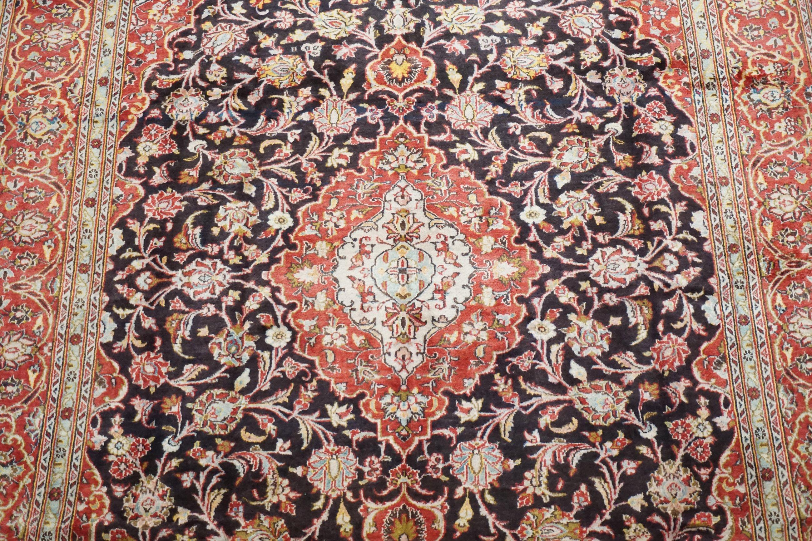 Antiker persischer Kashan-Teppich, um 1940 (Persisch) im Angebot
