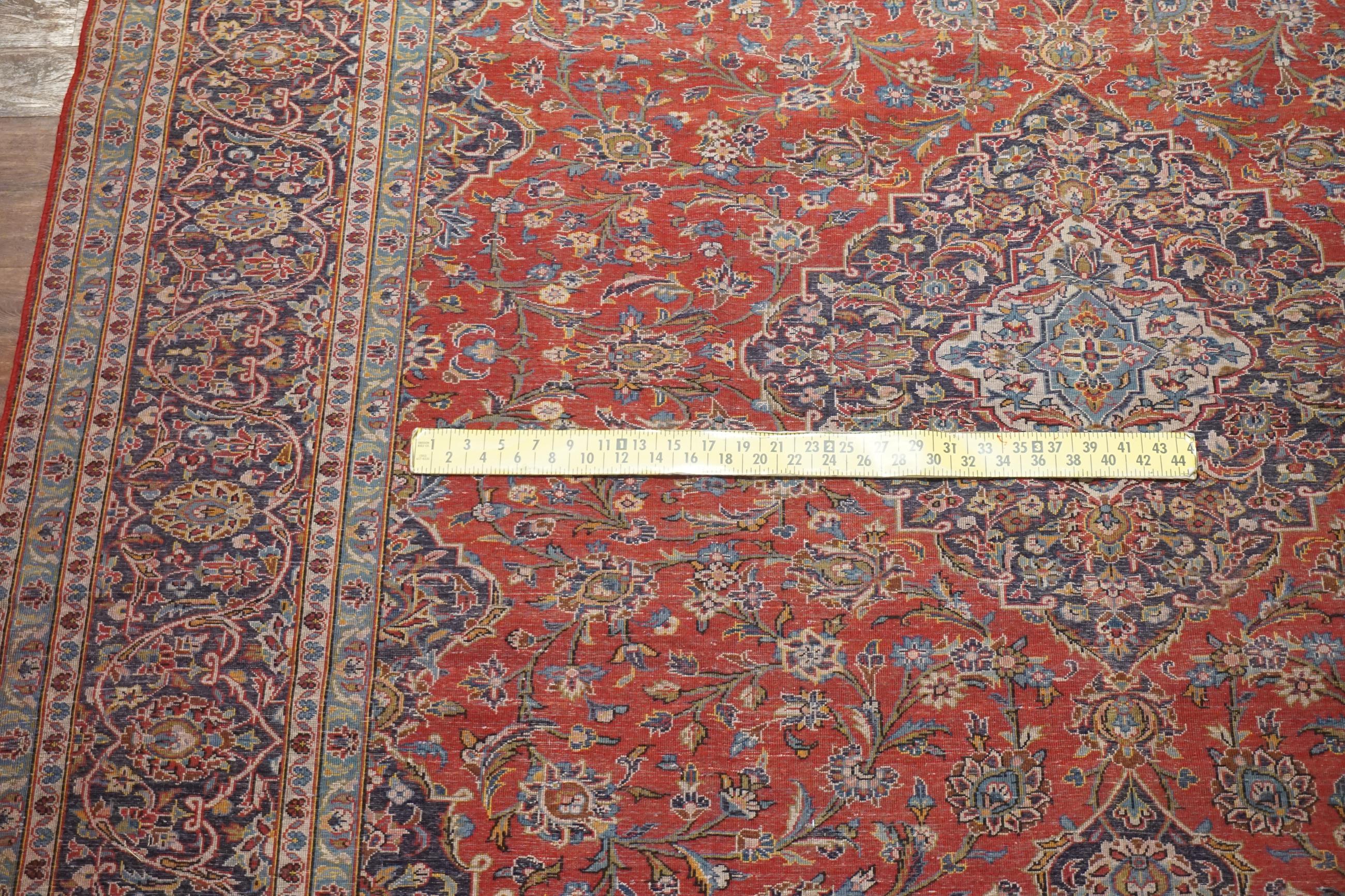 Antiker persischer Kashan-Teppich, um 1940 (Mitte des 20. Jahrhunderts) im Angebot