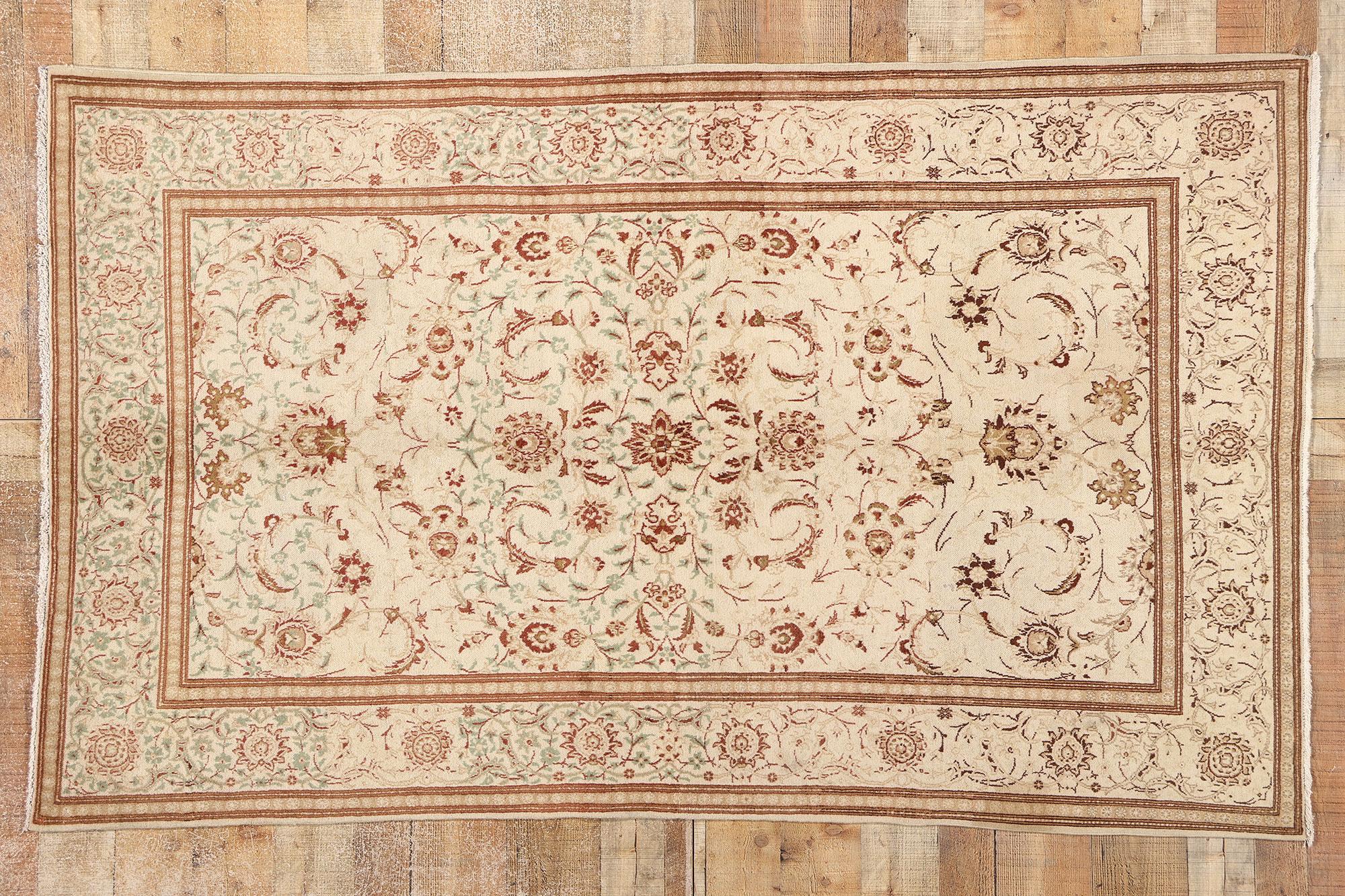 Antique Persian Kashan Rug, Classic Elegance Meets Traditional Sensibility For Sale 3