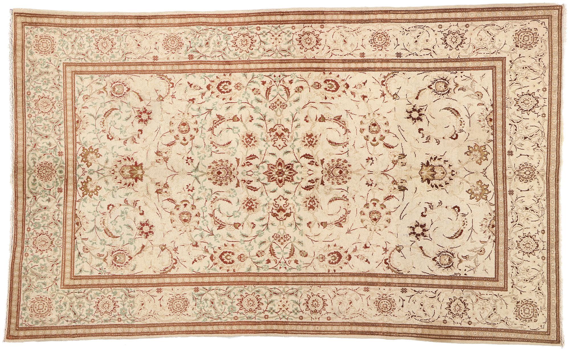 Antique Persian Kashan Rug, Classic Elegance Meets Traditional Sensibility For Sale 4