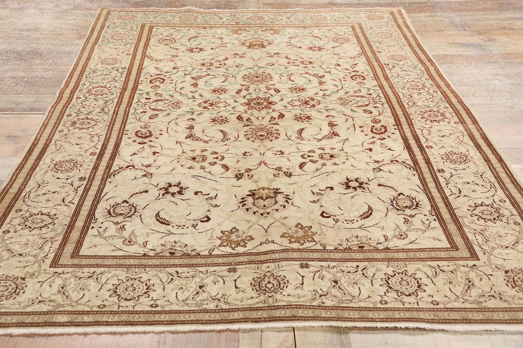 Antique Persian Kashan Rug, Classic Elegance Meets Traditional Sensibility For Sale 2