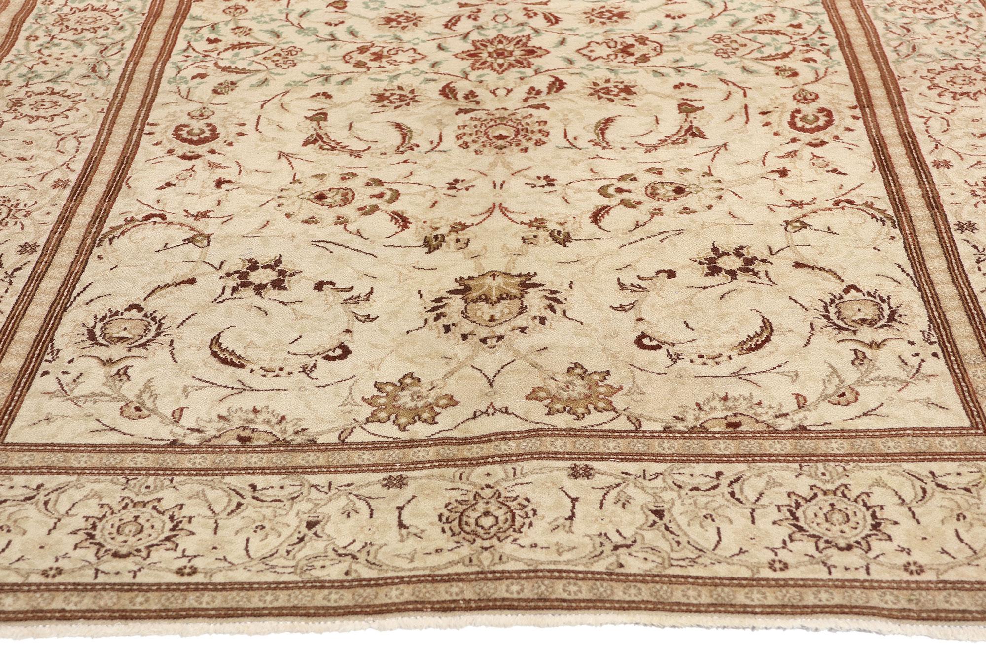 Antique Persian Kashan Rug, Classic Elegance Meets Traditional Sensibility In Good Condition For Sale In Dallas, TX
