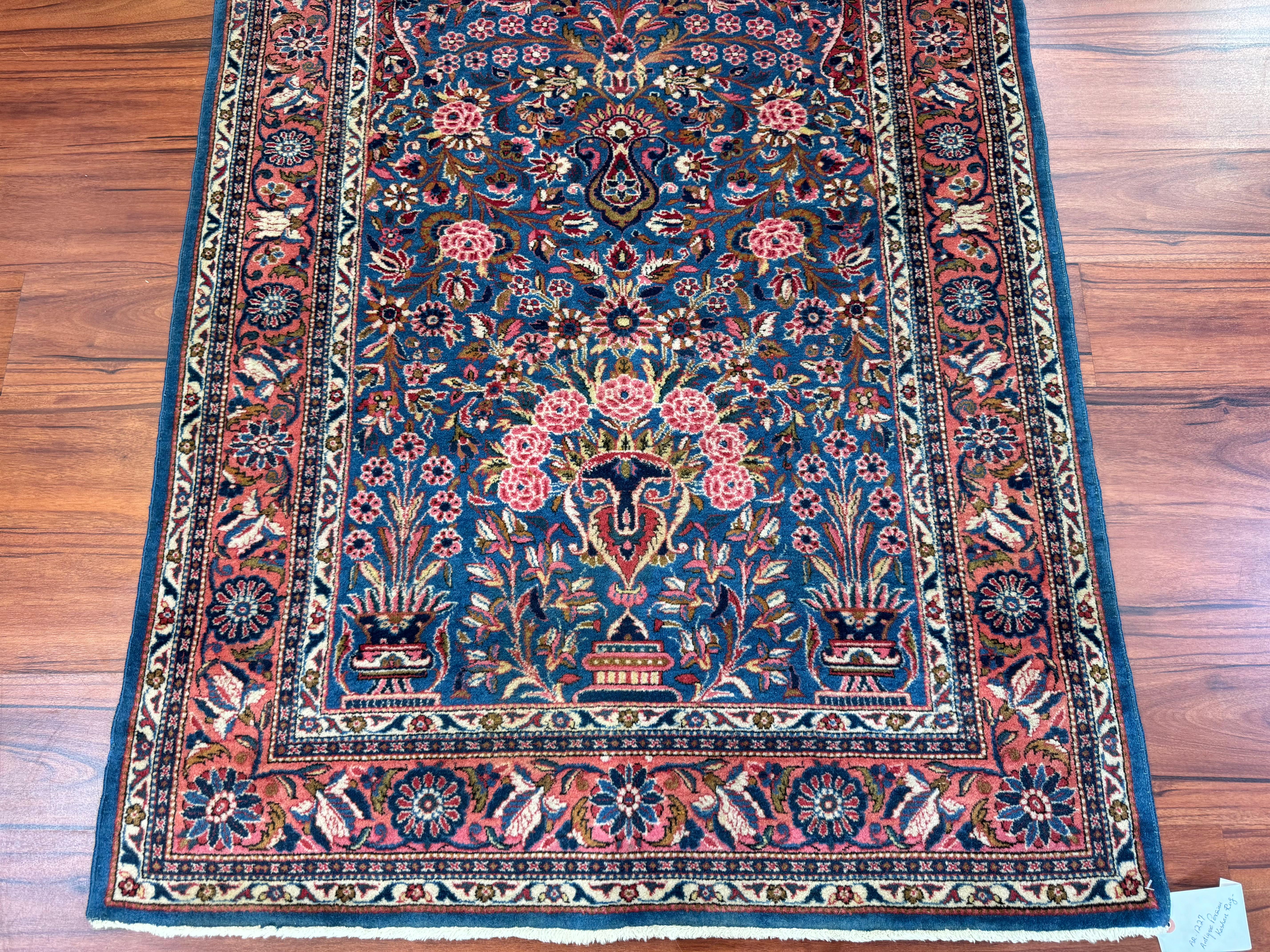 Antique Persian Kashan Rug  In Excellent Condition For Sale In Gainesville, VA