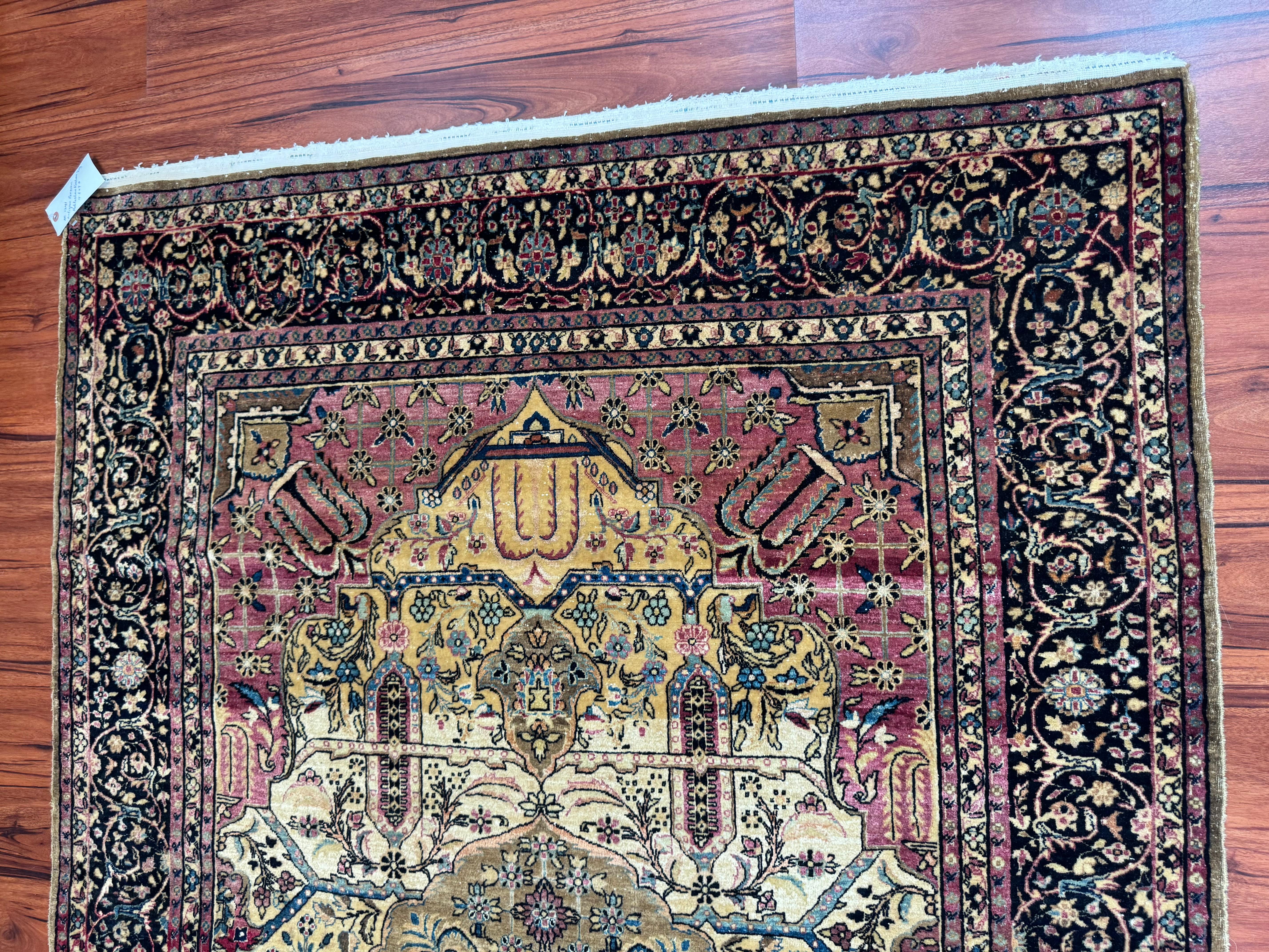 Antique Persian Kashan Rug In Good Condition For Sale In Gainesville, VA
