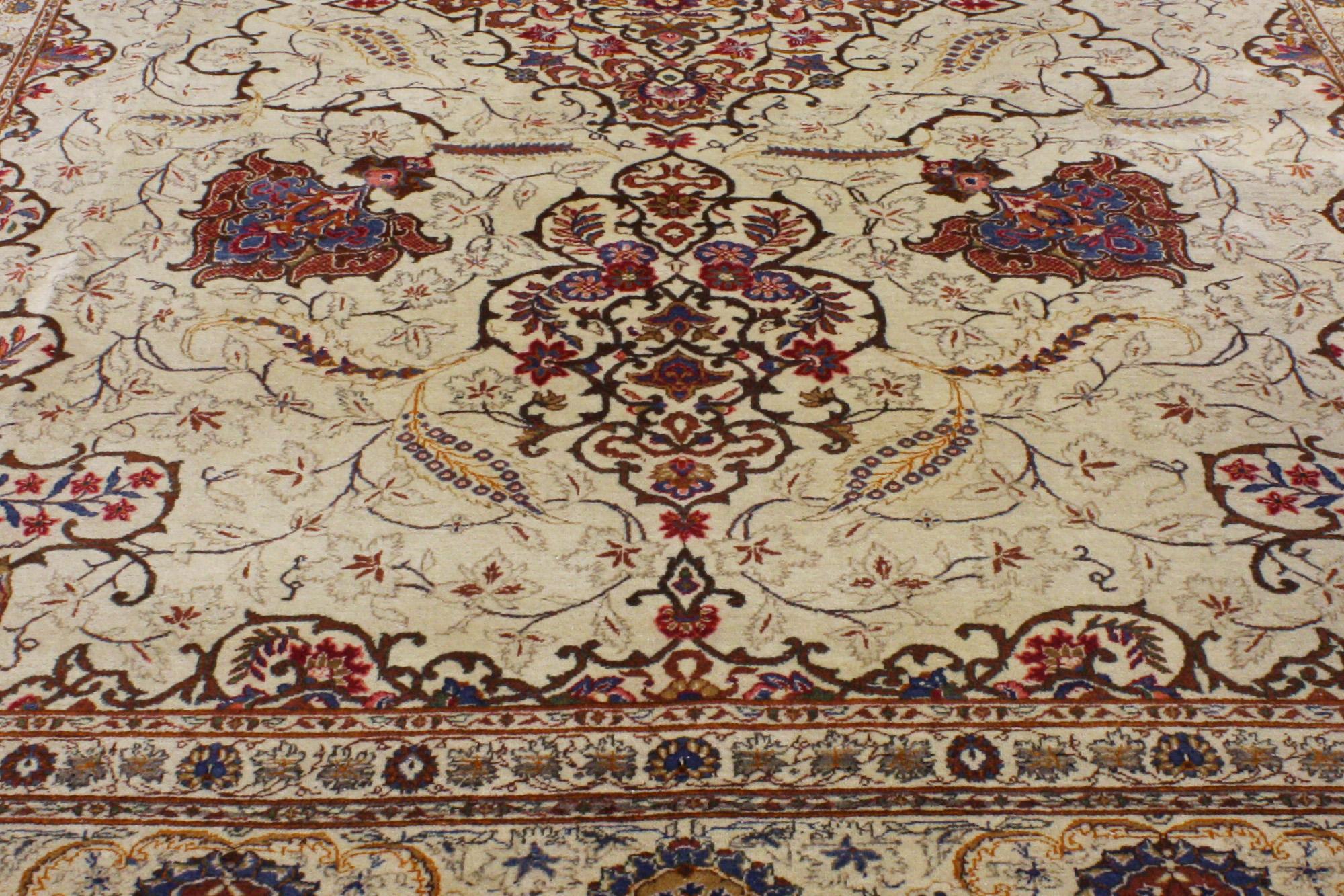 Antiker persischer Kashan Teppich, zeitlose Eleganz trifft auf stattliche Dekadenz (Handgeknüpft) im Angebot