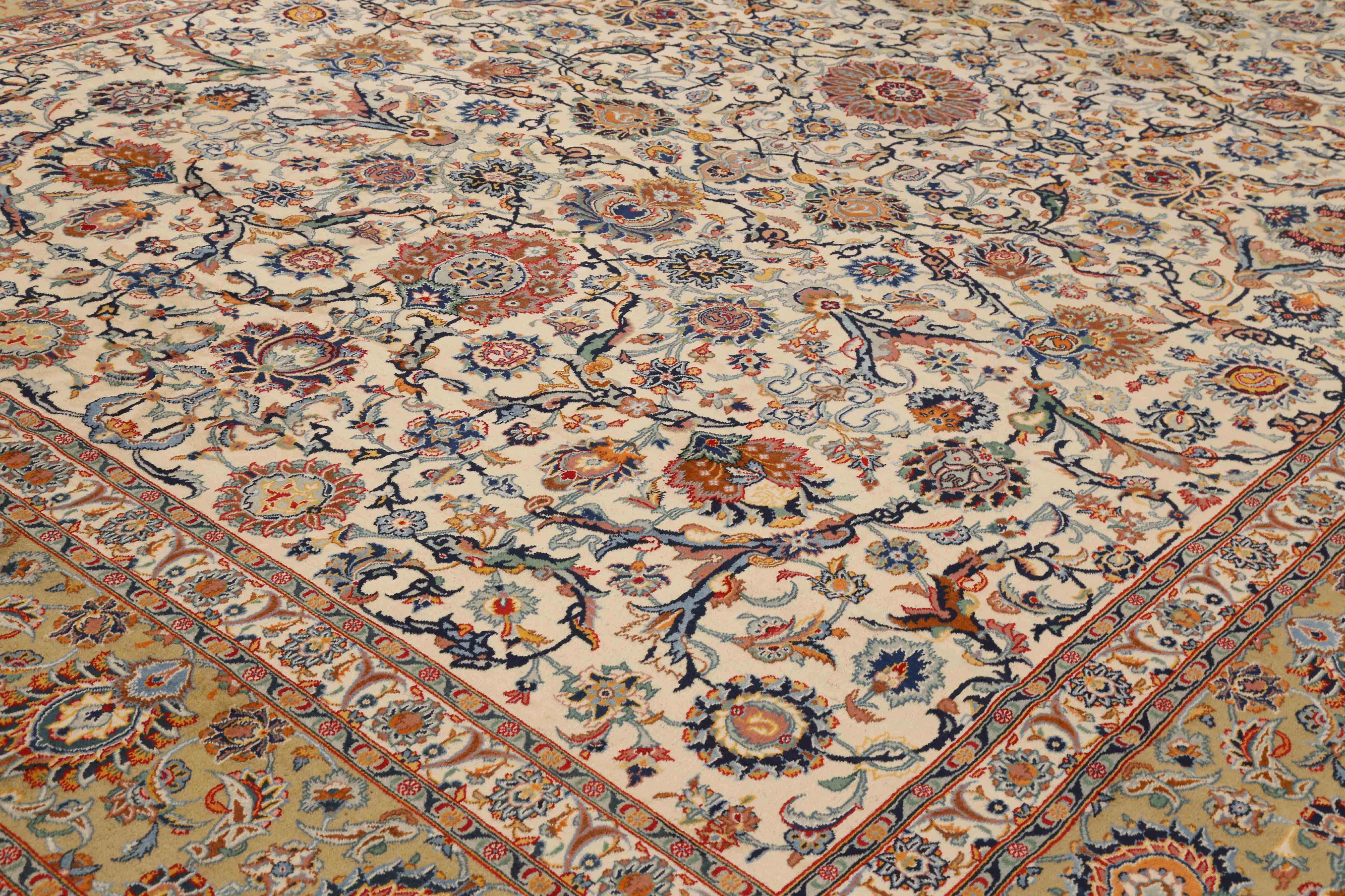 Perse Tapis persan ancien de Kashan avec médaillons à fleurs sur fond ivoire, vers 1970 en vente