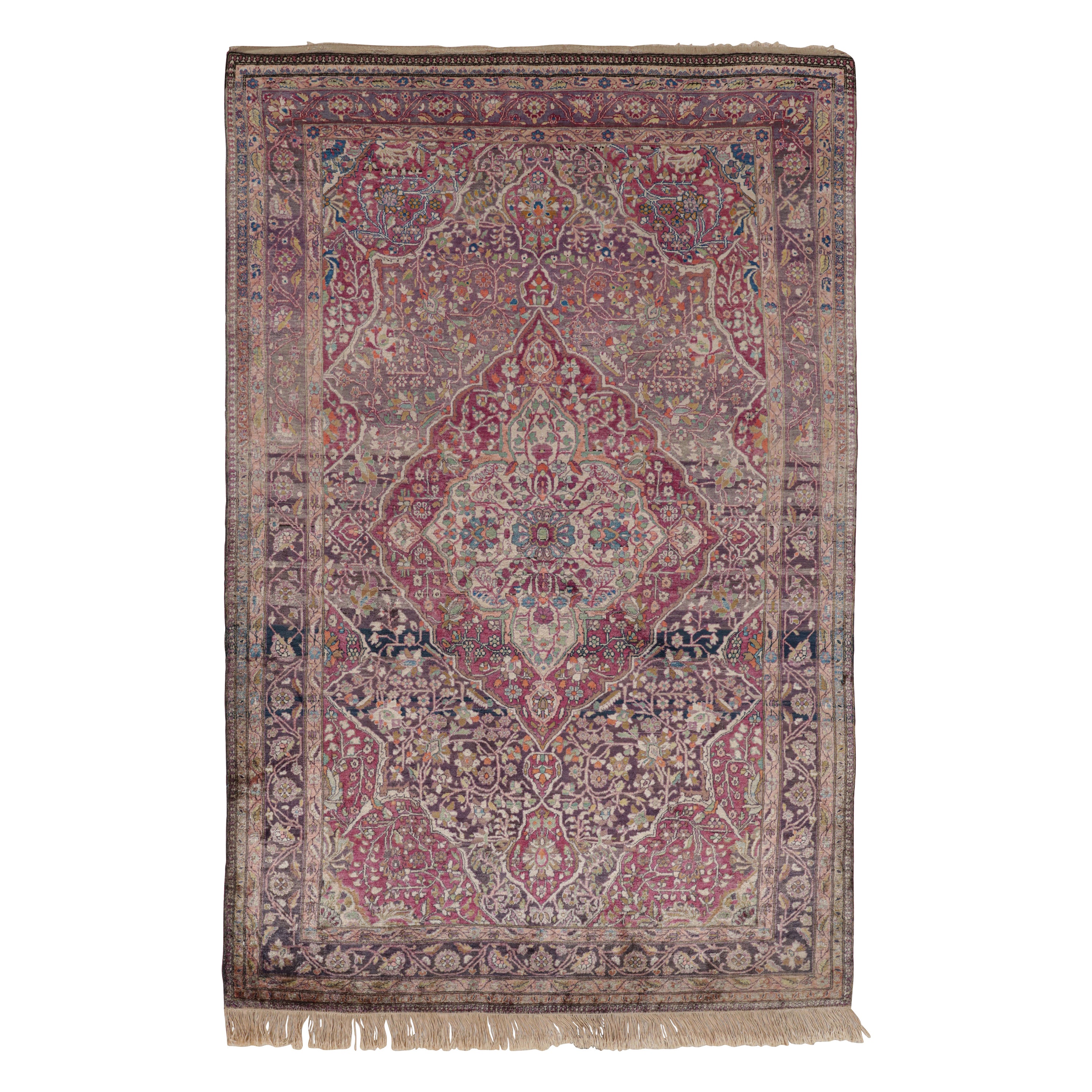 Antiker persischer Kashan Teppich mit Medaillon und floralen Mustern, von Rug & Kilim im Angebot