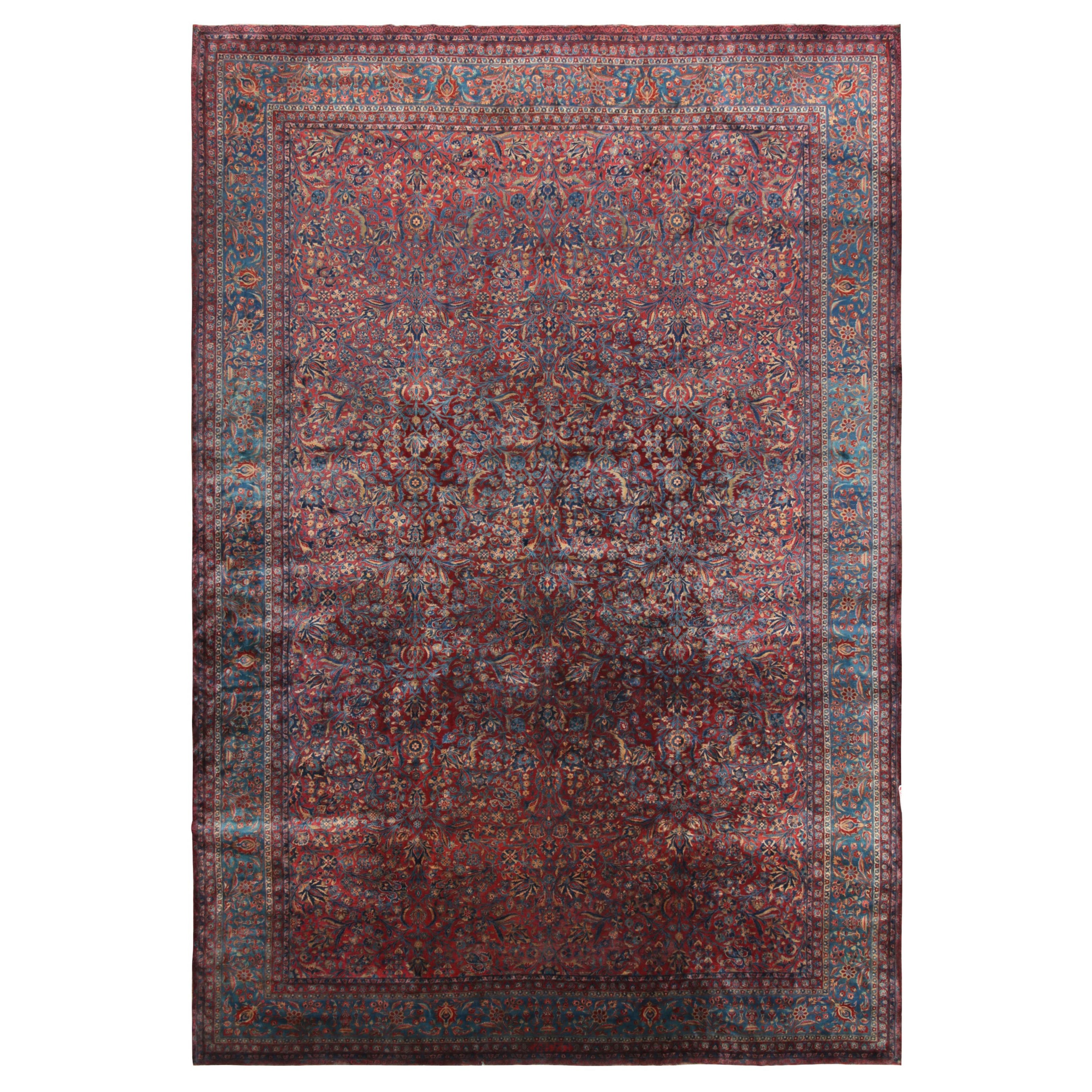 Tapis persan Kashan ancien avec motifs floraux rouge-bleu en vente